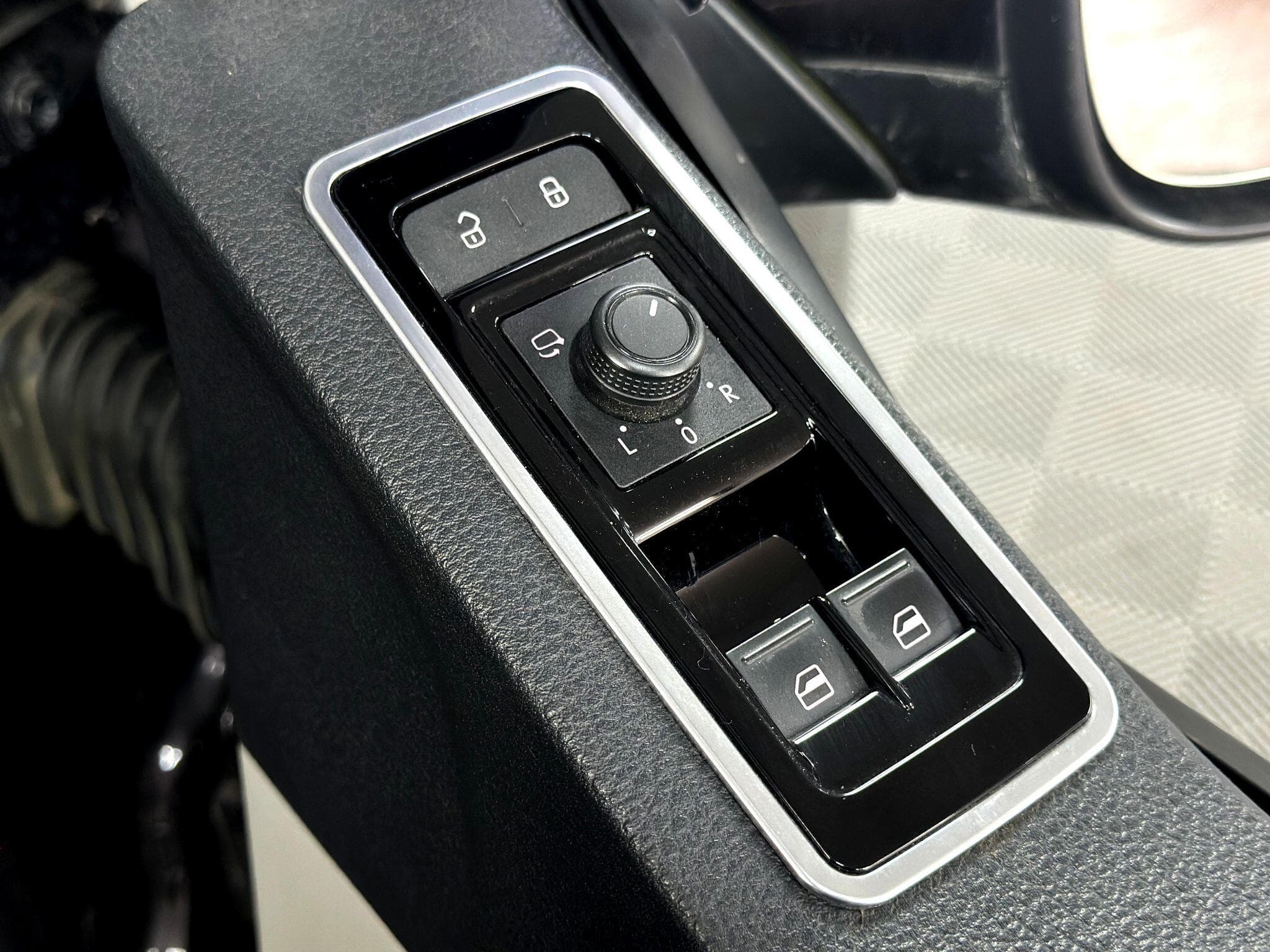 2016 Volkswagen Transporter - Thumbnail 28