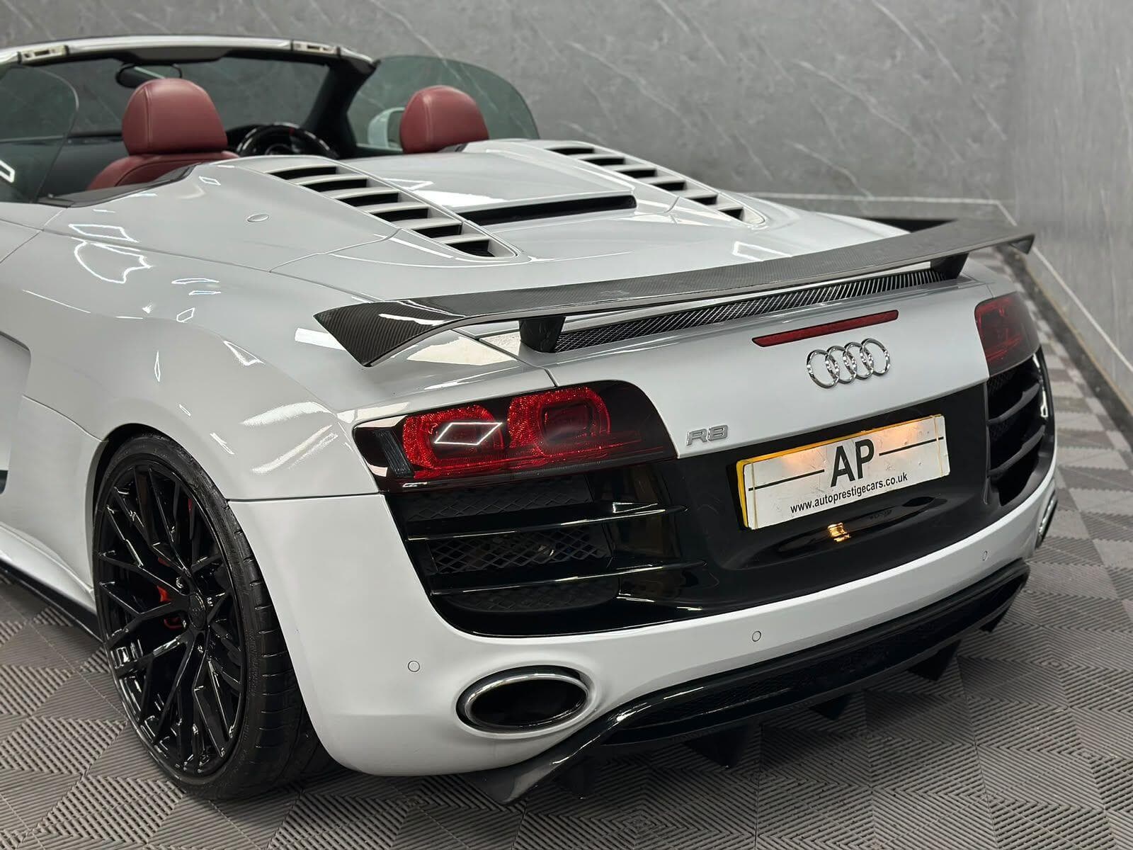 2010 Audi R8 - Thumbnail 48