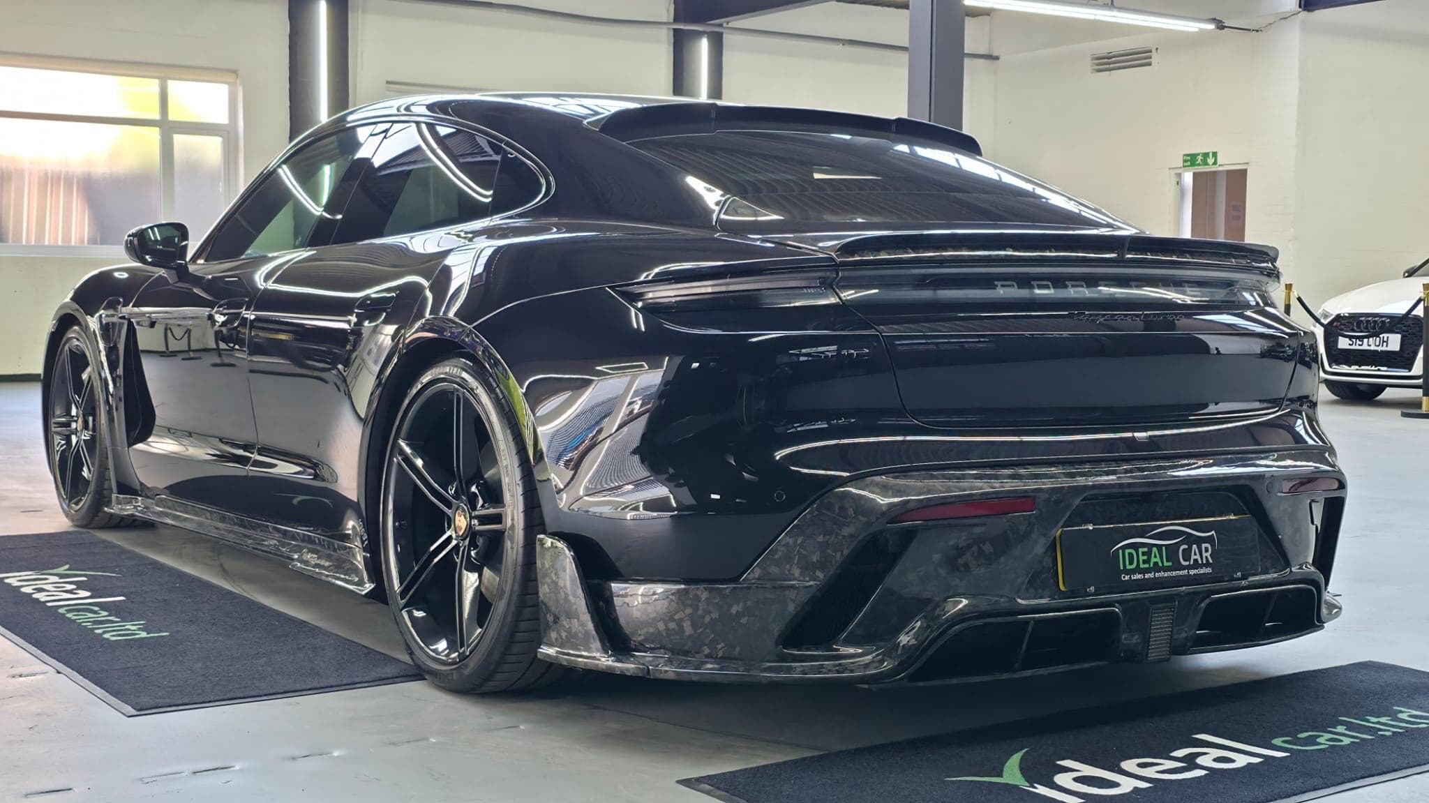 2020 Porsche Taycan - Thumbnail 3
