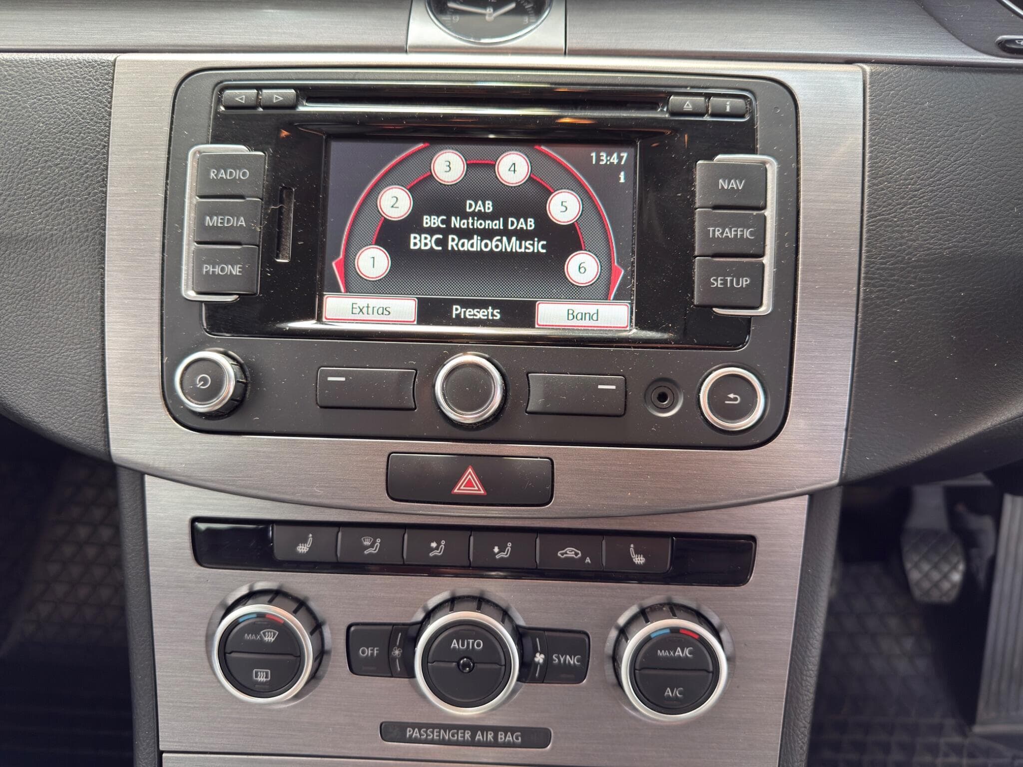 2014 Volkswagen Passat - Thumbnail 16