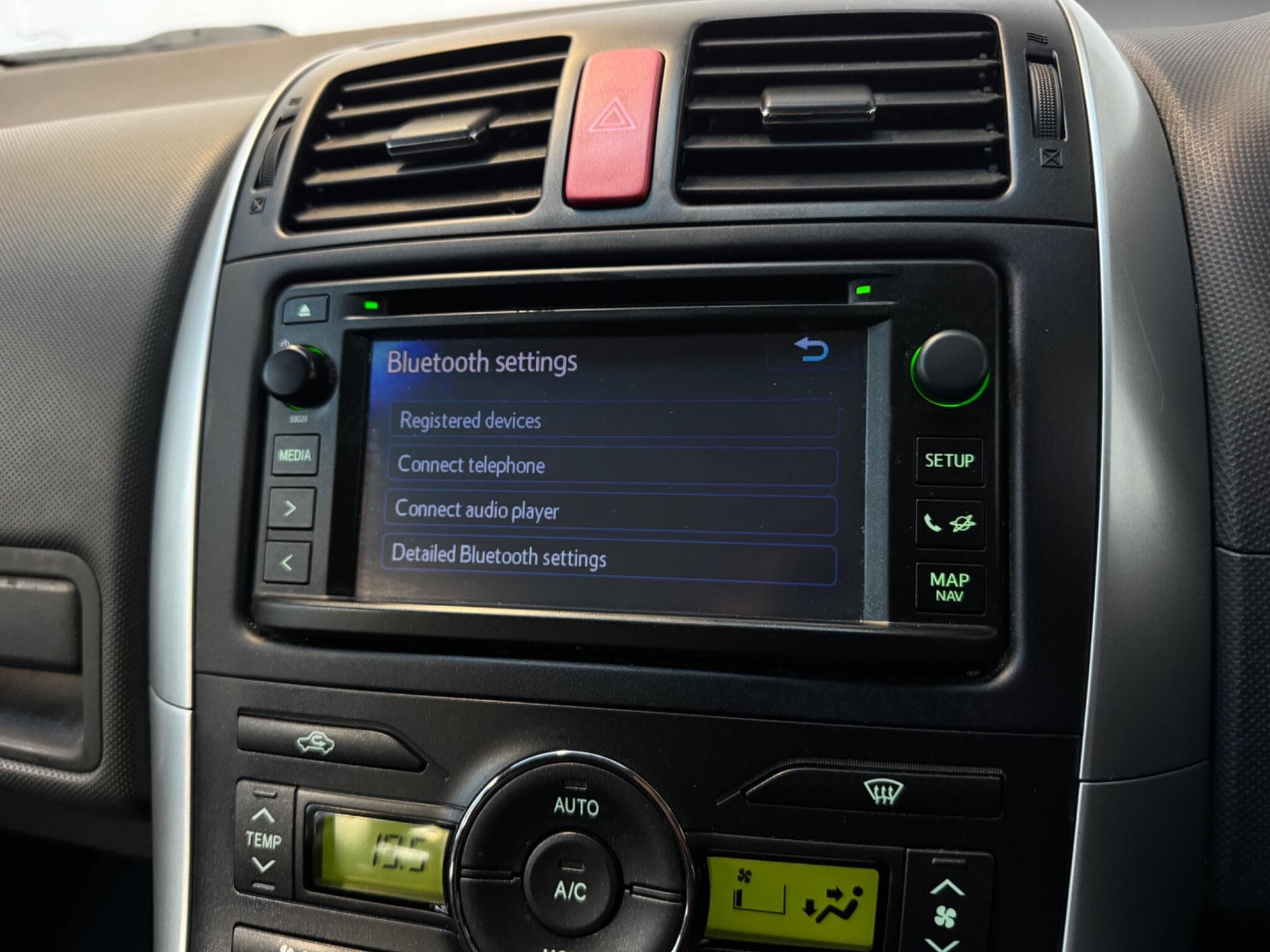 2012 Toyota Auris - Thumbnail 15
