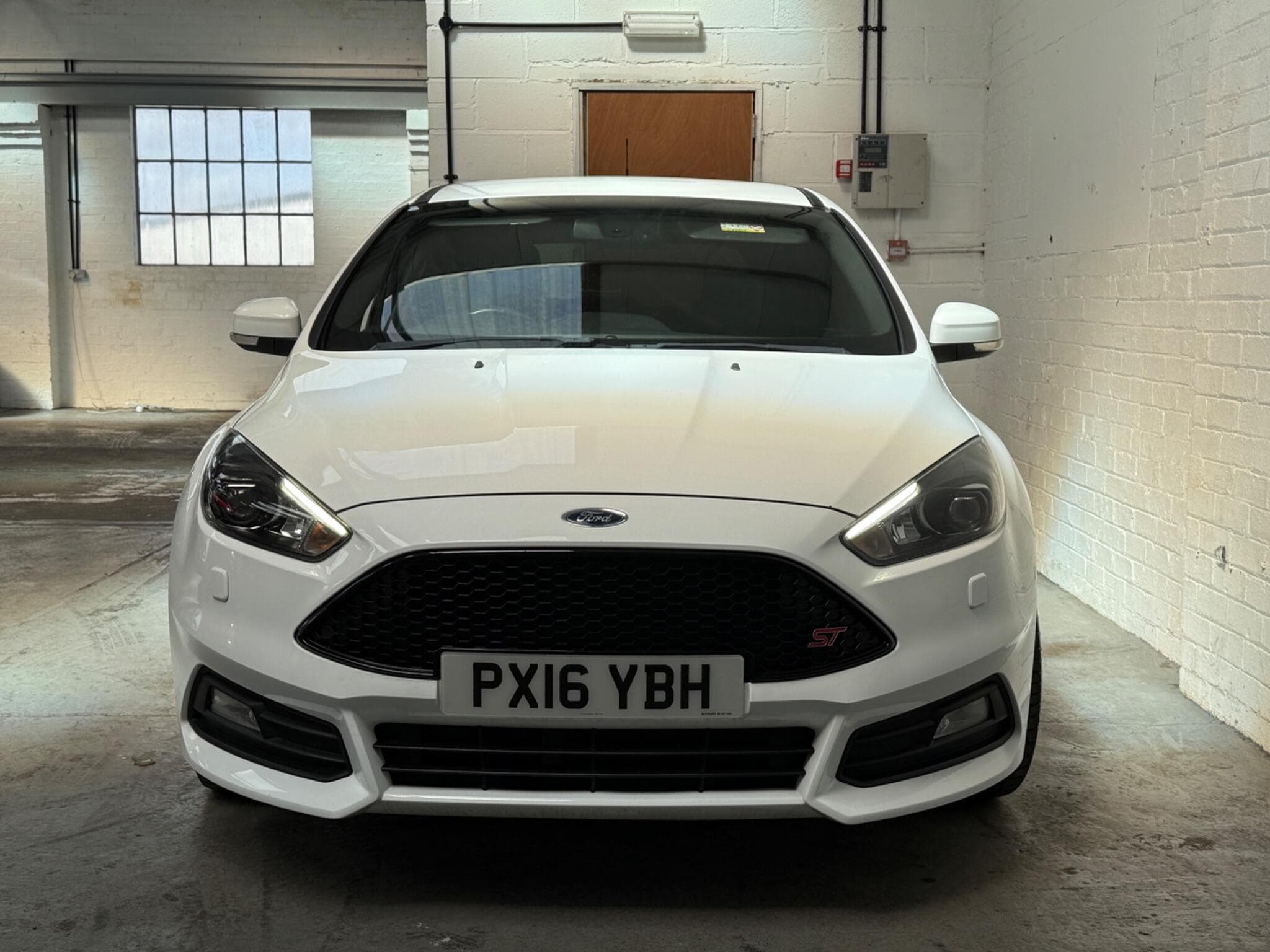 2016 Ford Focus - Thumbnail 2