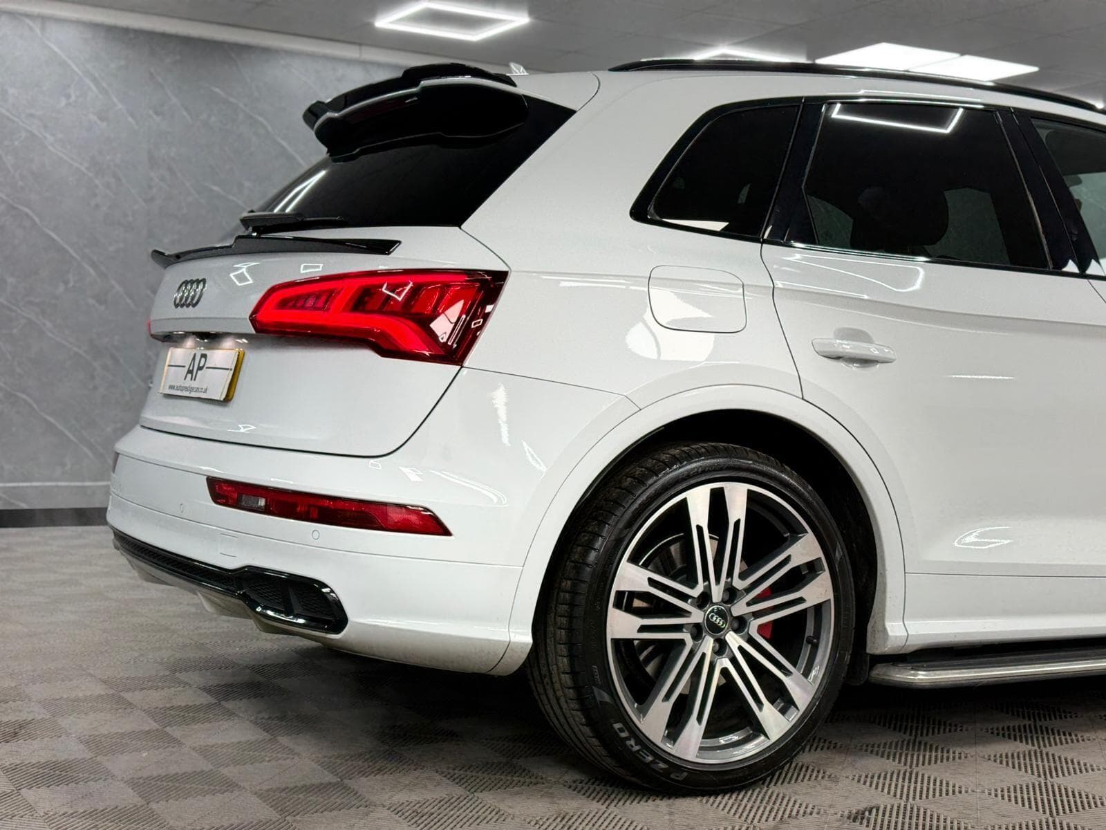 2018 Audi SQ5 - Thumbnail 35