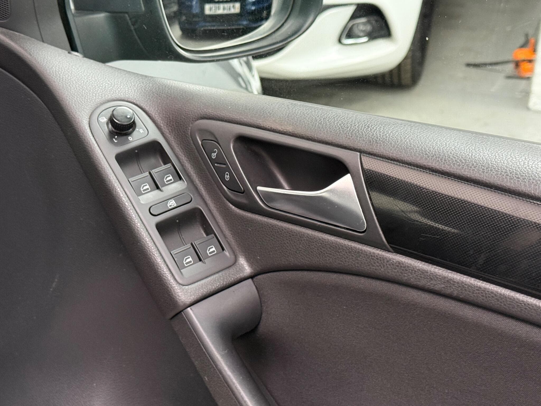 2011 Volkswagen Golf - Thumbnail 16