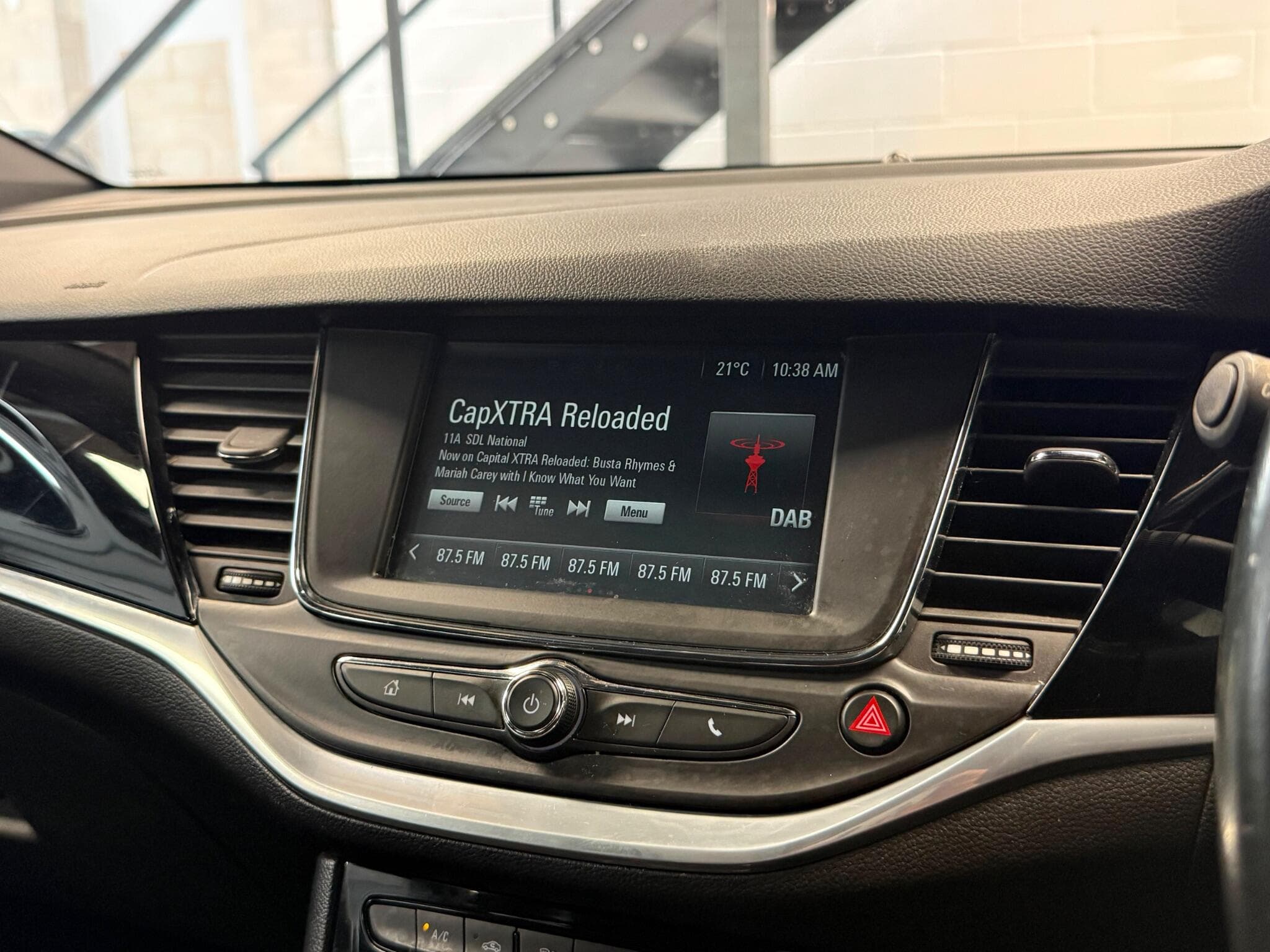 2016 Vauxhall Astra - Thumbnail 28