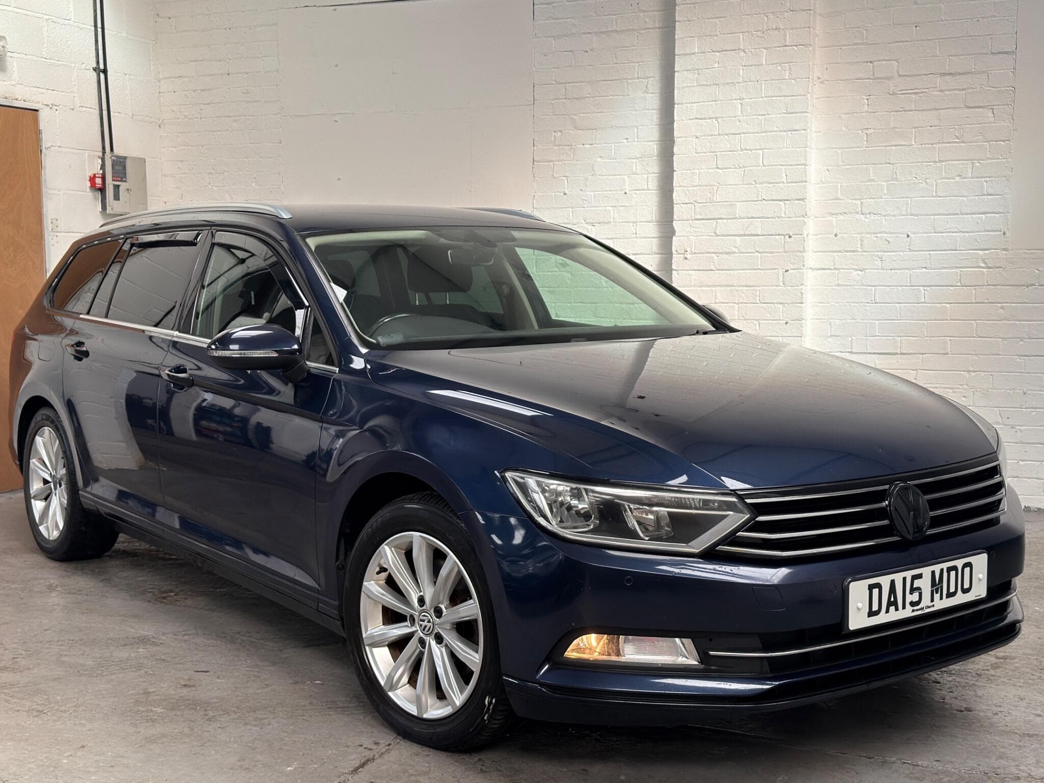 2015 Volkswagen Passat - Image 1