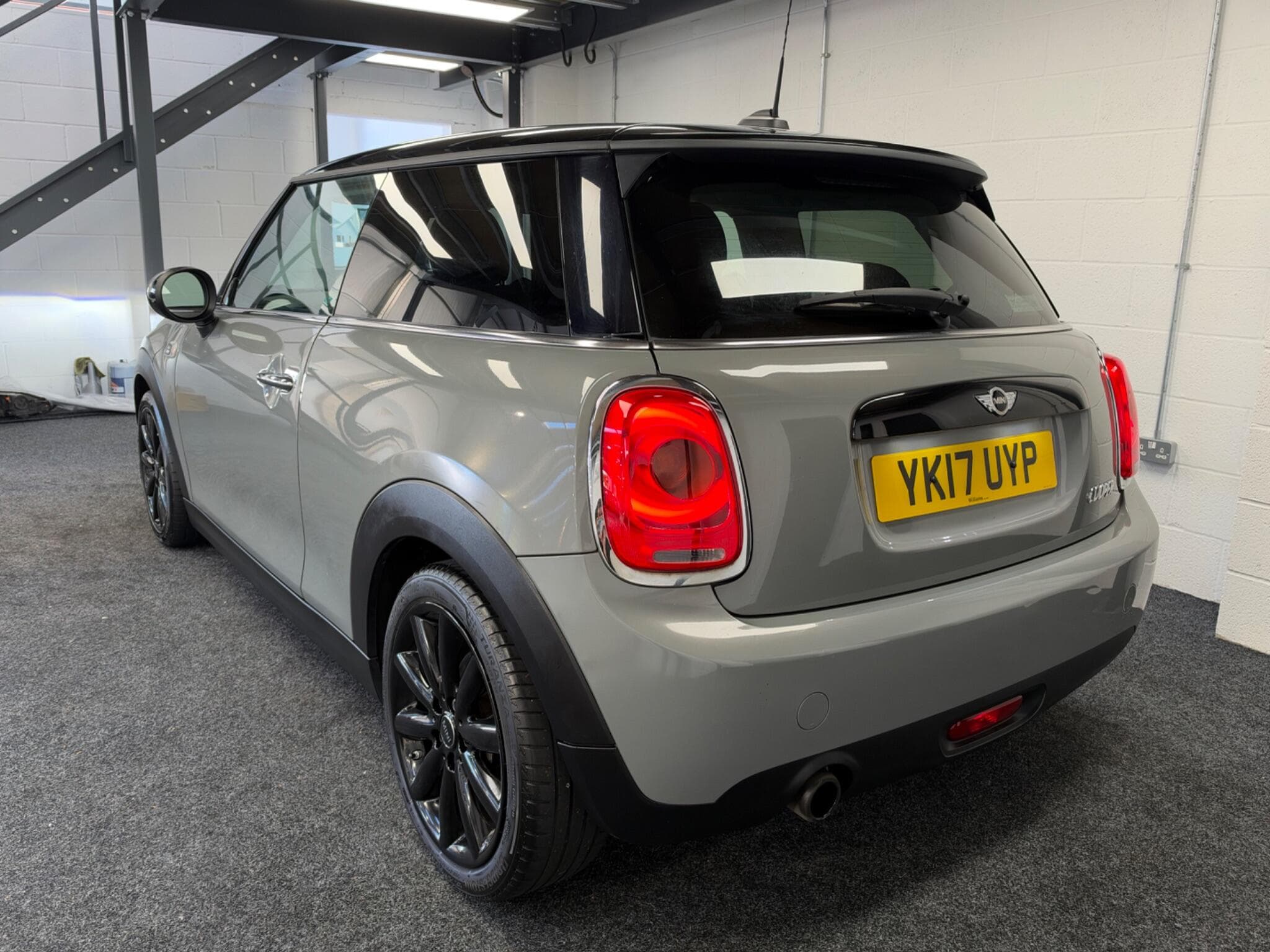 2017 MINI Hatch - Thumbnail 4
