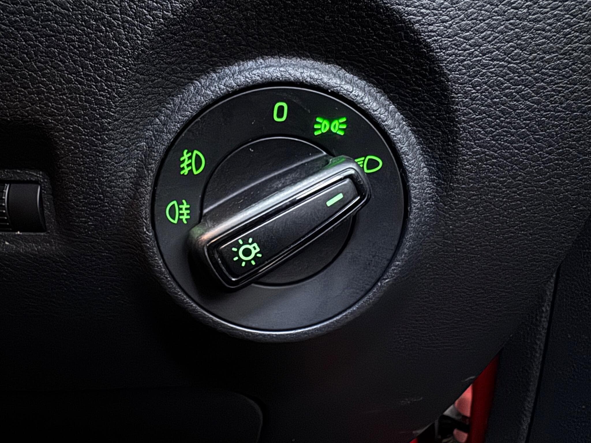 2015 Skoda Fabia - Thumbnail 24