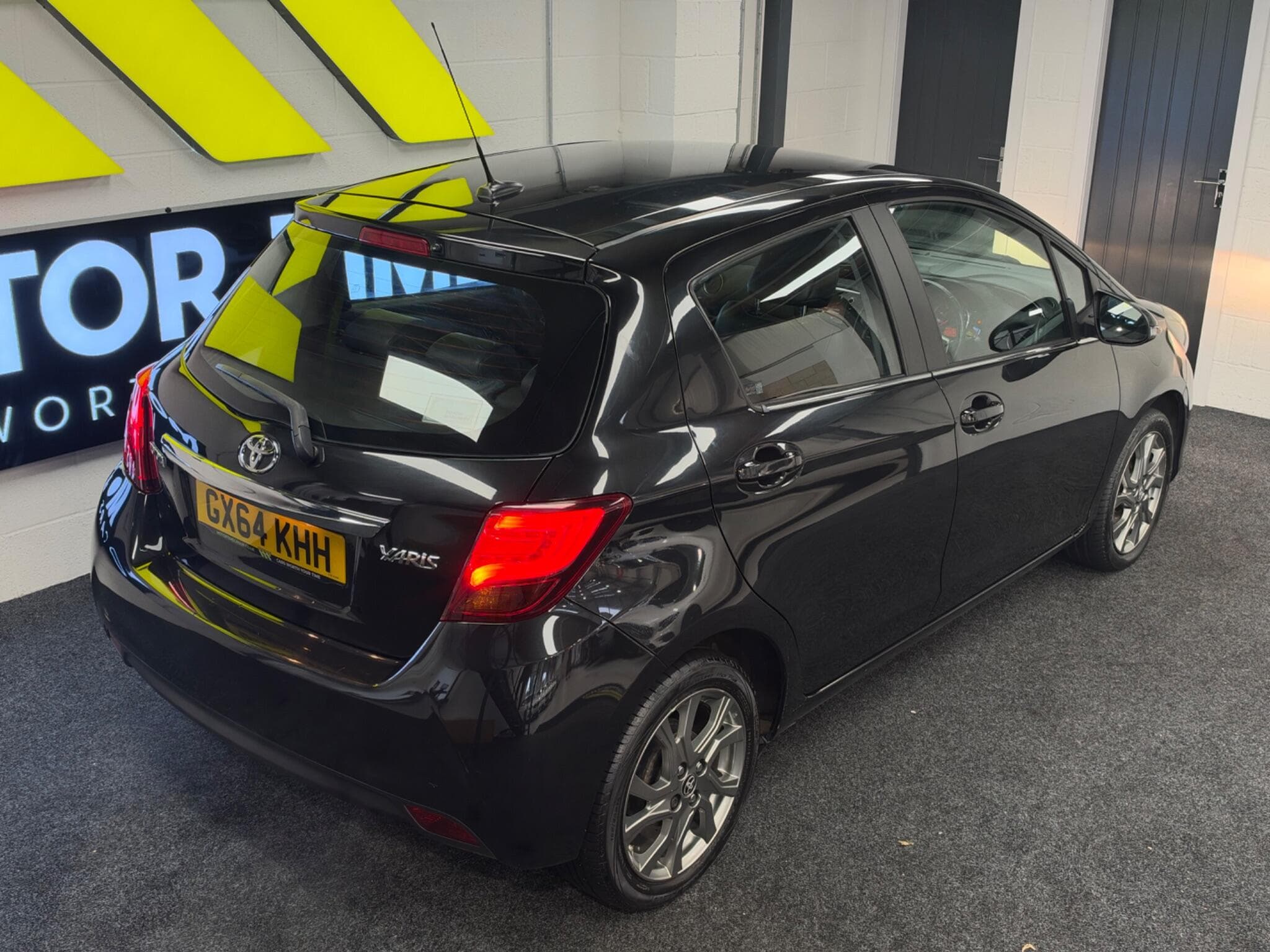 2014 Toyota Yaris - Thumbnail 11