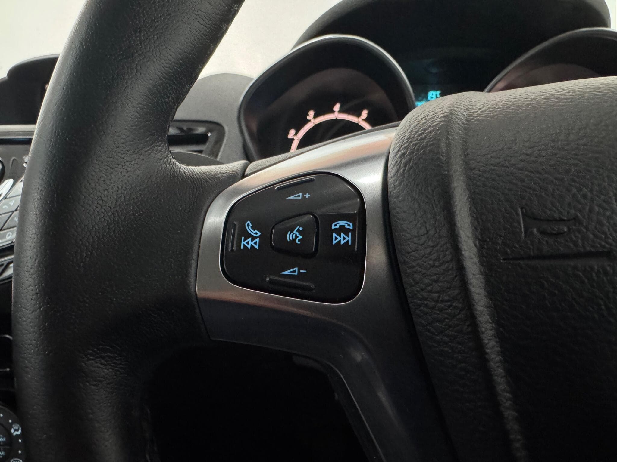 2015 Ford Fiesta - Thumbnail 18