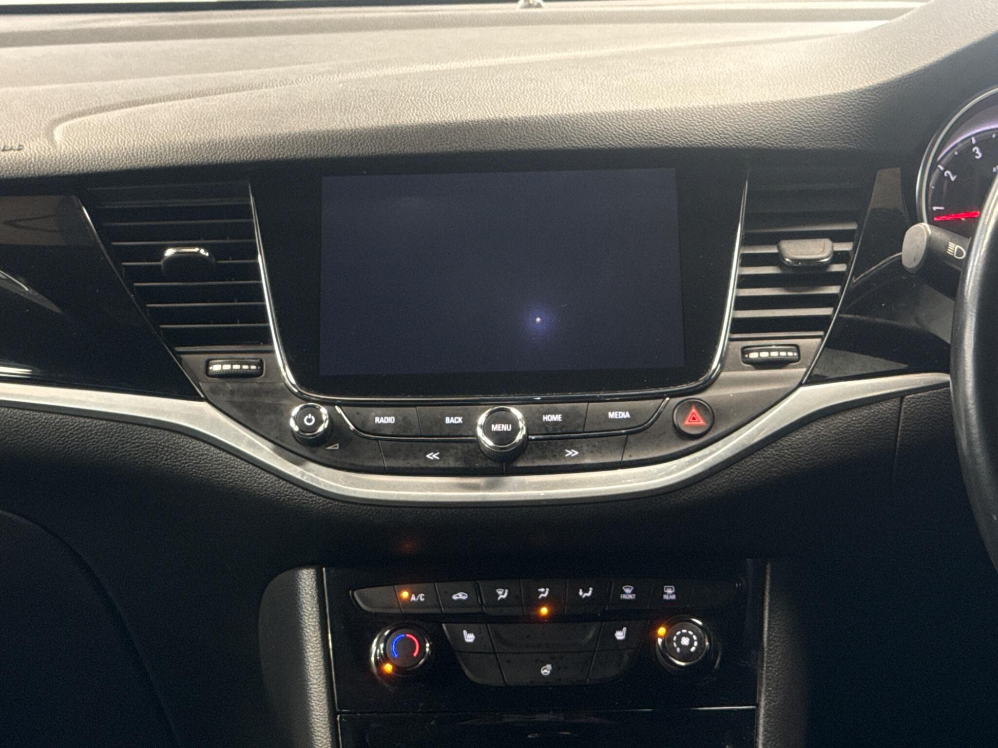 2016 Vauxhall Astra - Thumbnail 16