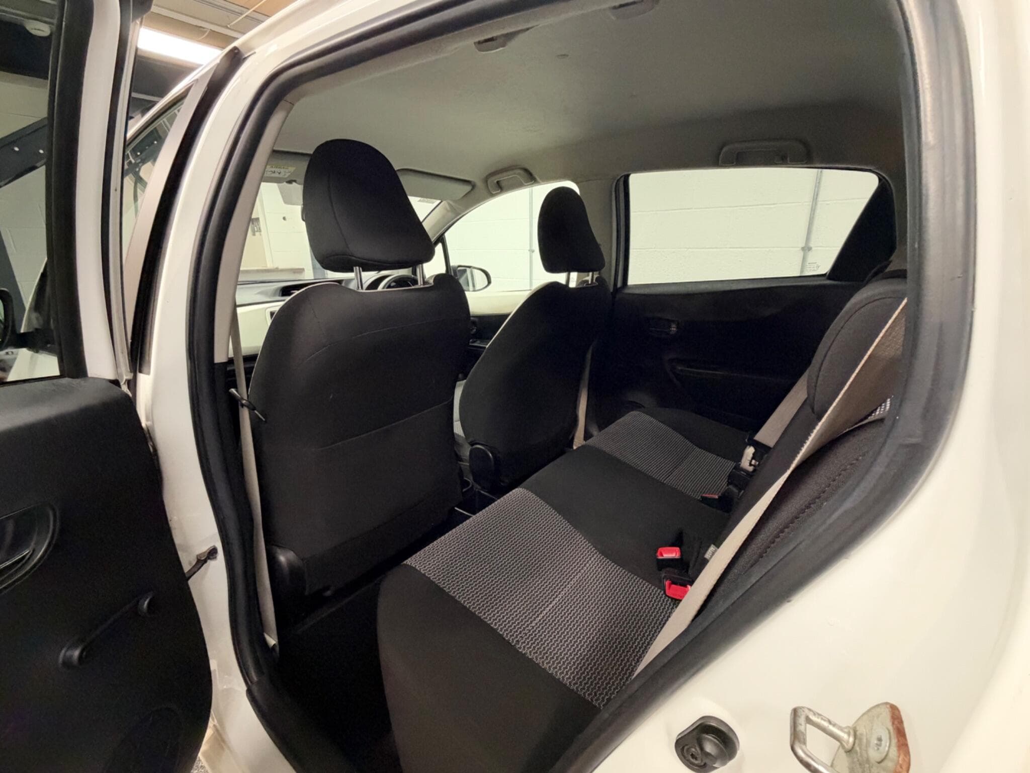 2013 Toyota Yaris - Thumbnail 22