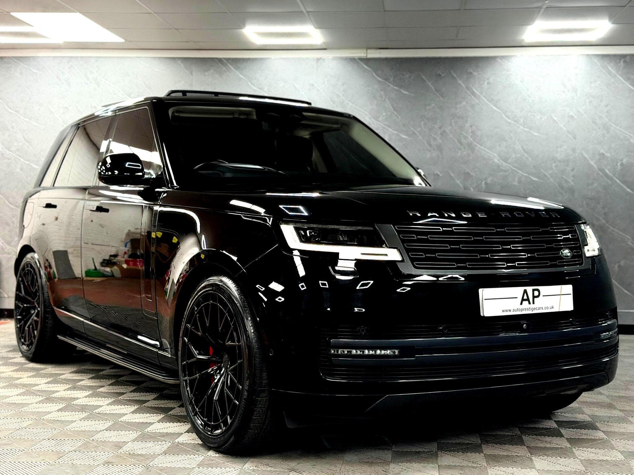 2022 Land Rover Range Rover - Thumbnail 2