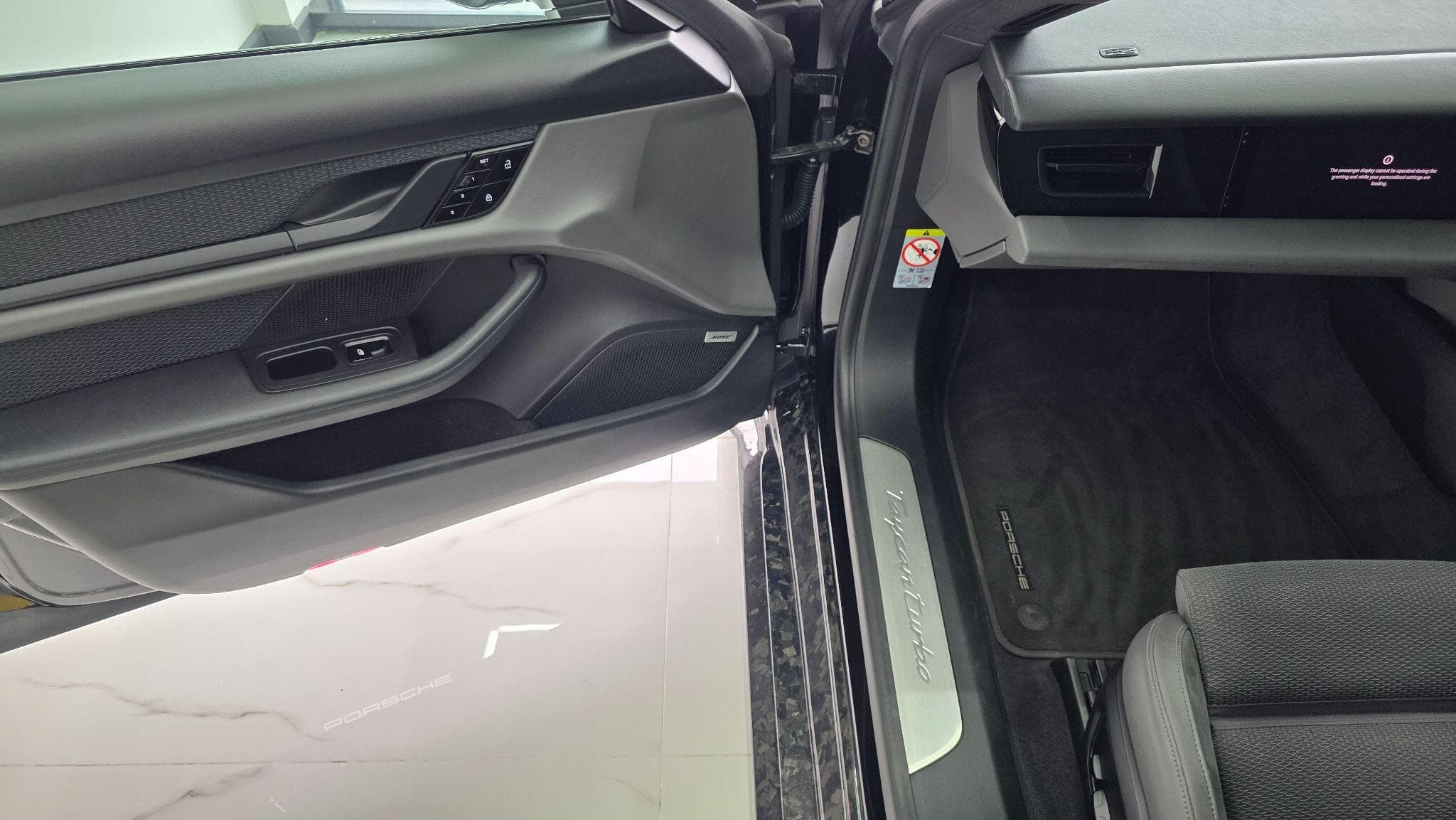 2020 Porsche Taycan - Thumbnail 18