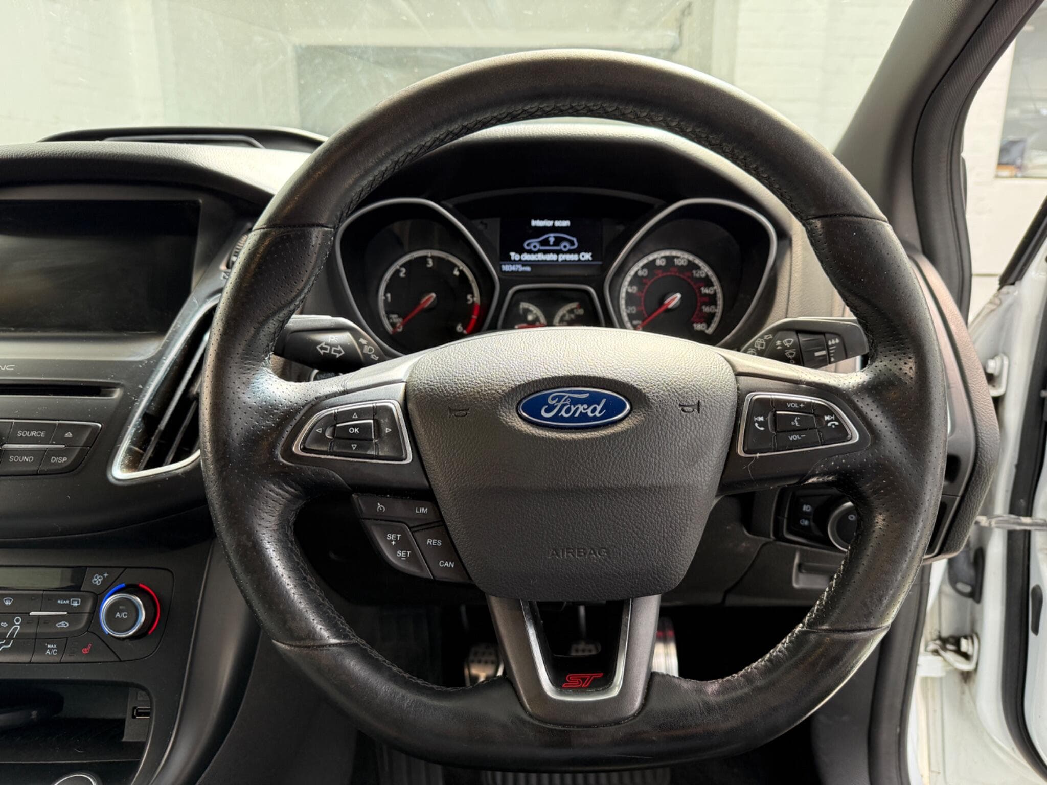 2016 Ford Focus - Thumbnail 21