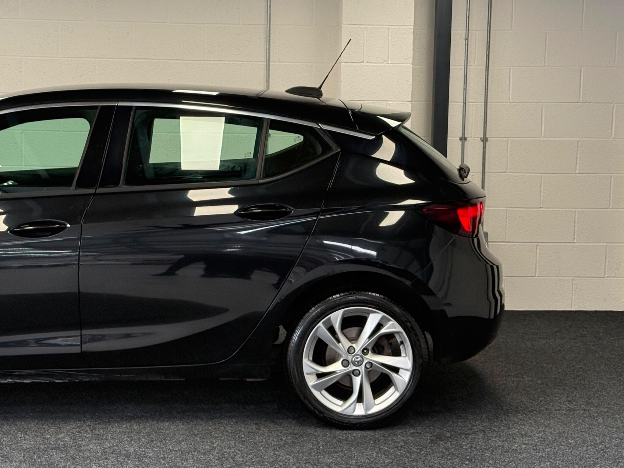 2016 Vauxhall Astra - Thumbnail 34