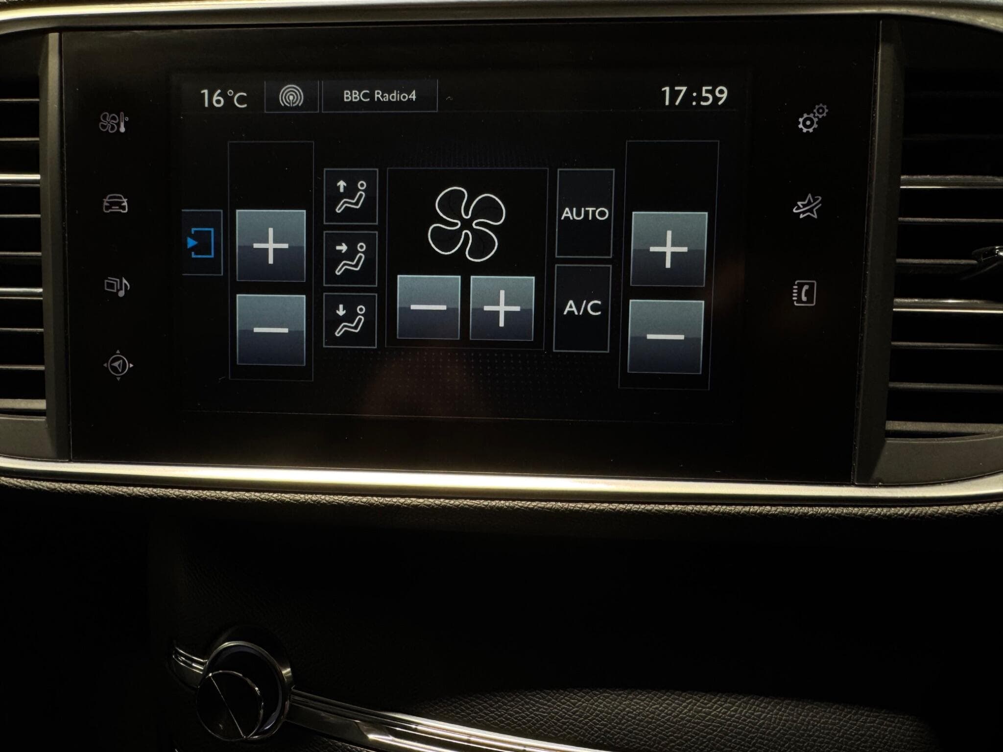 2016 Peugeot 308 SW - Thumbnail 18