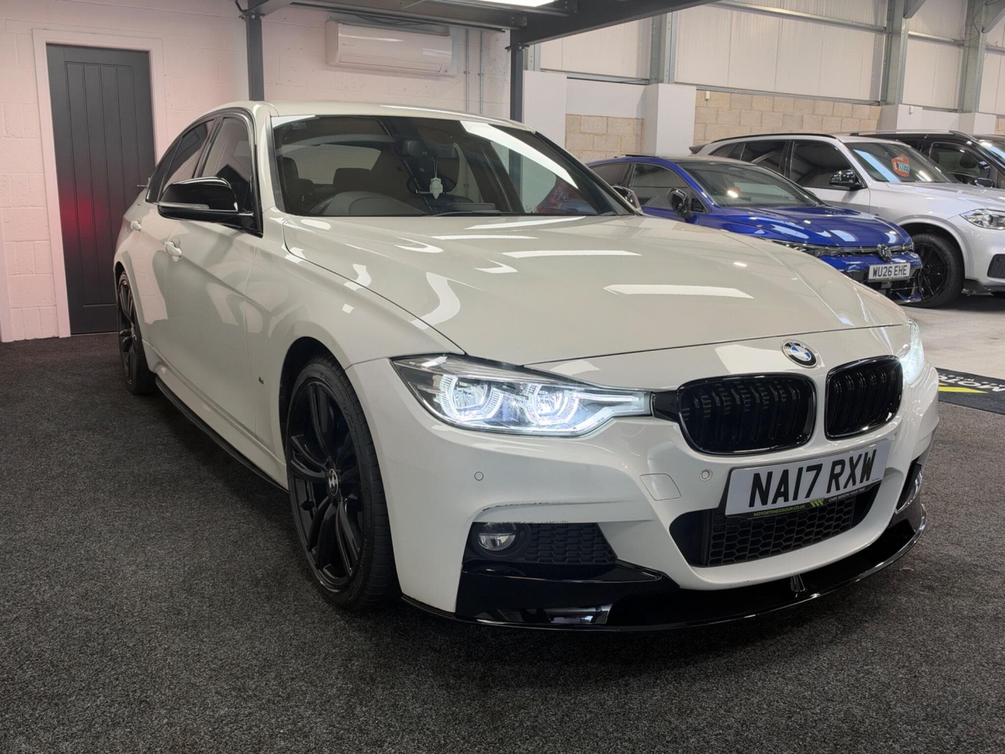 2017 BMW 3 Series - Thumbnail 2