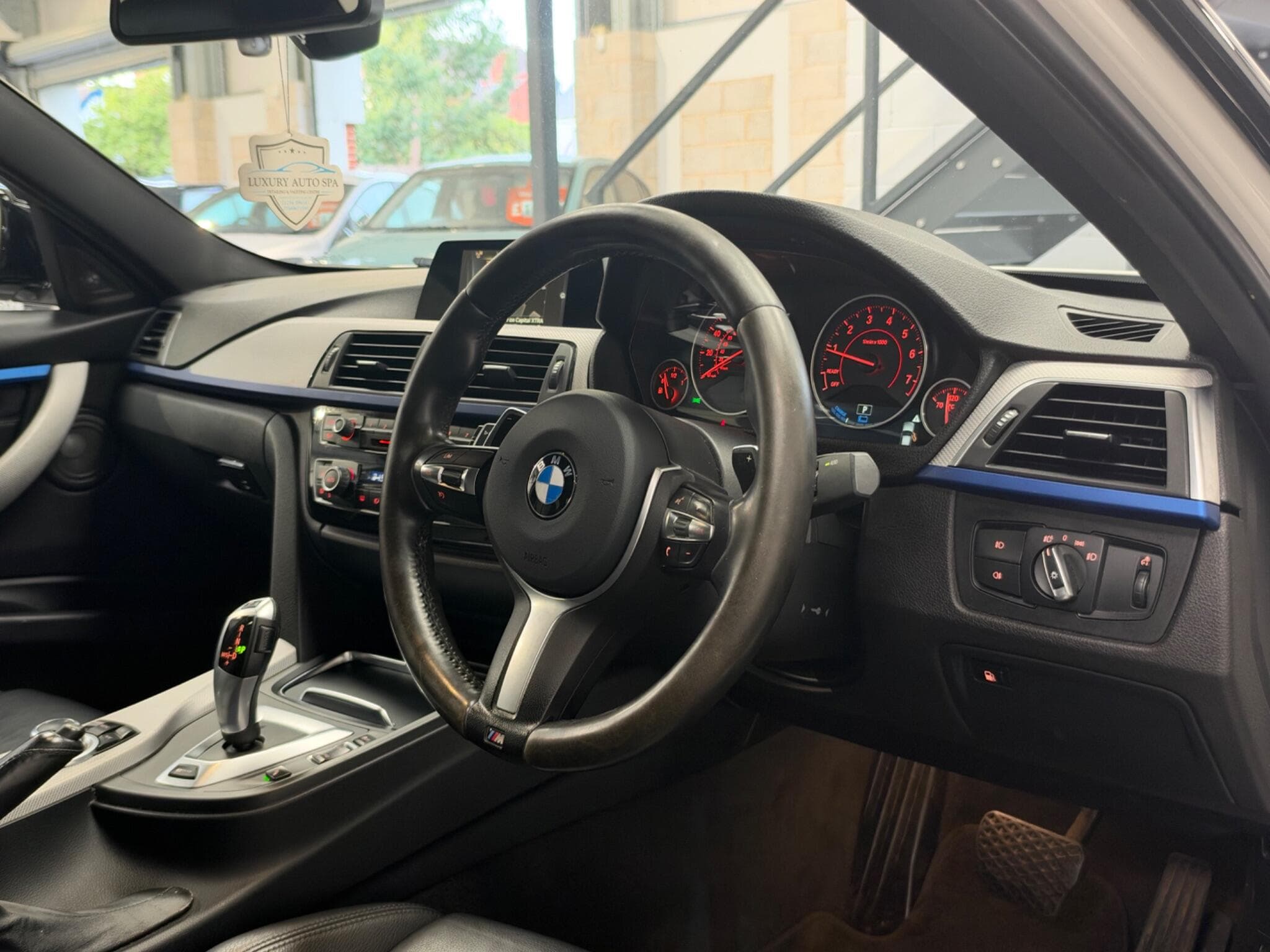 2017 BMW 3 Series - Thumbnail 20