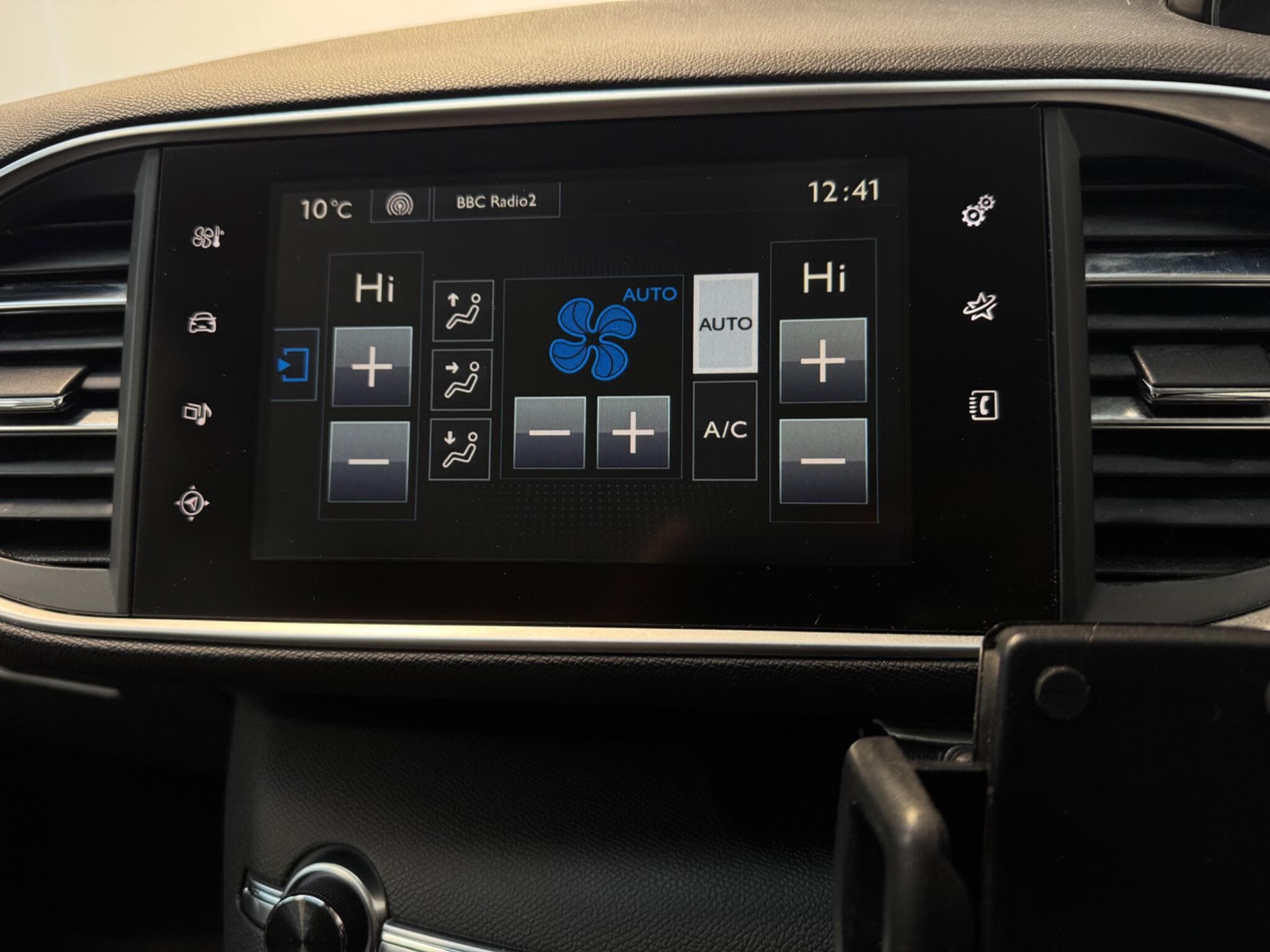 2015 Peugeot 308 - Thumbnail 16