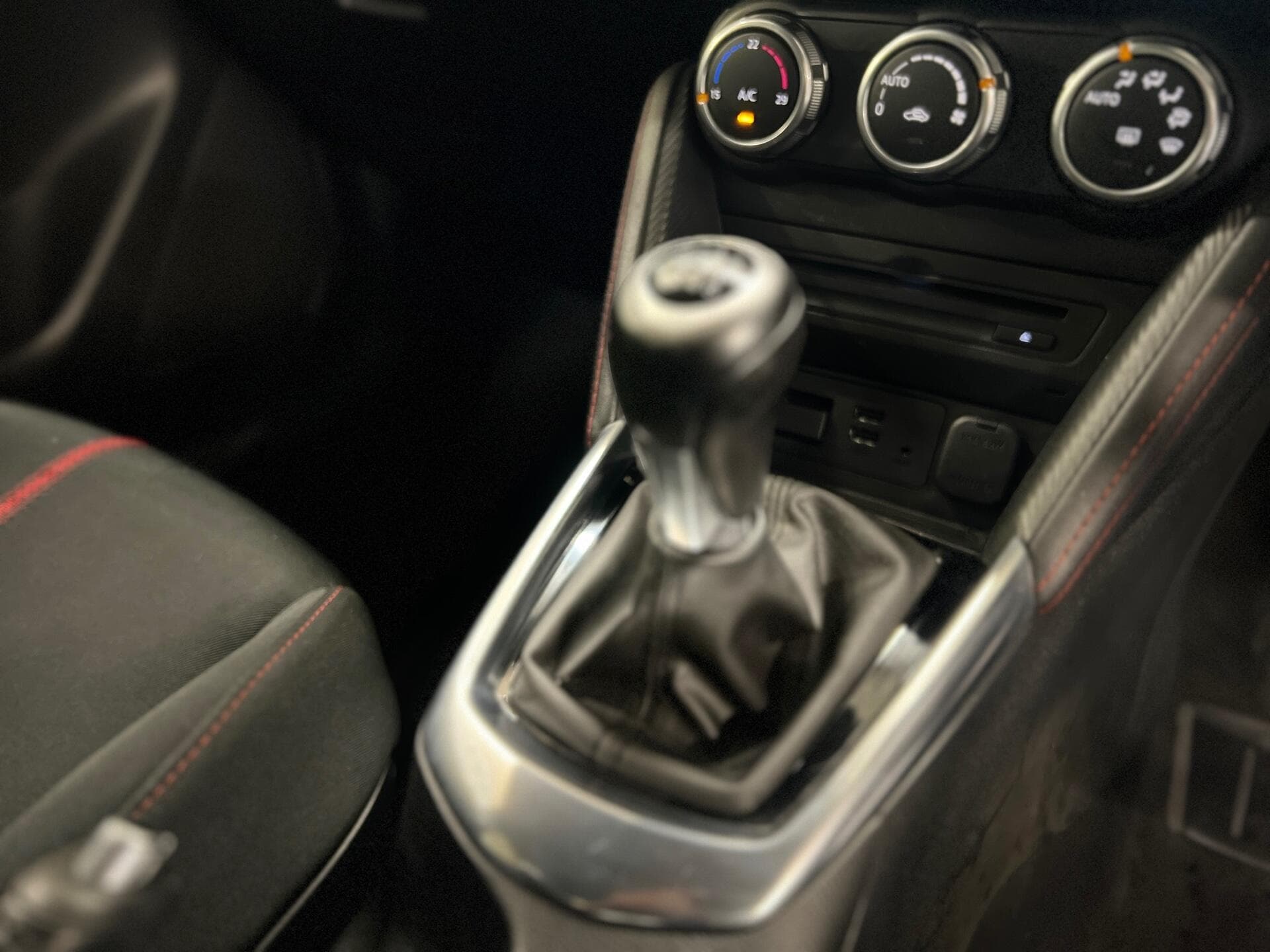 2016 Mazda Mazda2 - Thumbnail 35