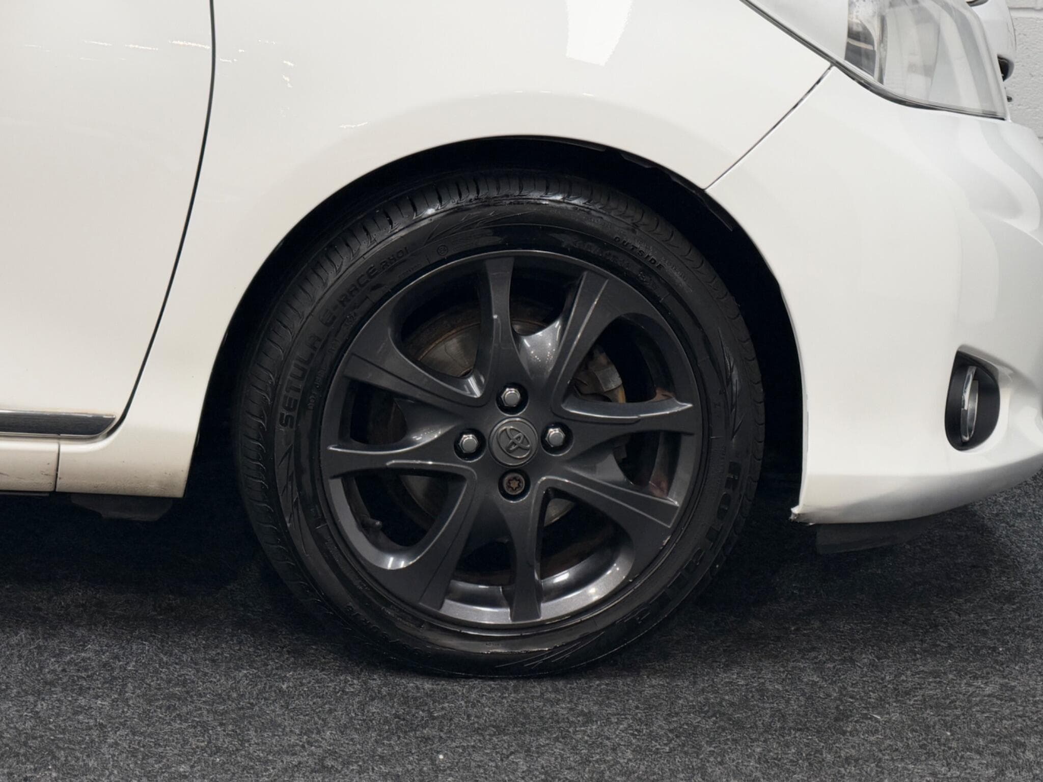 2013 Toyota Yaris - Thumbnail 30