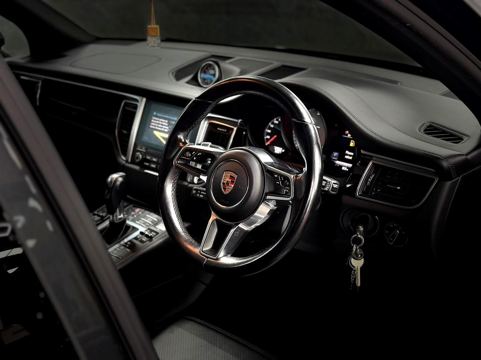 2017 Porsche Macan - Thumbnail 37