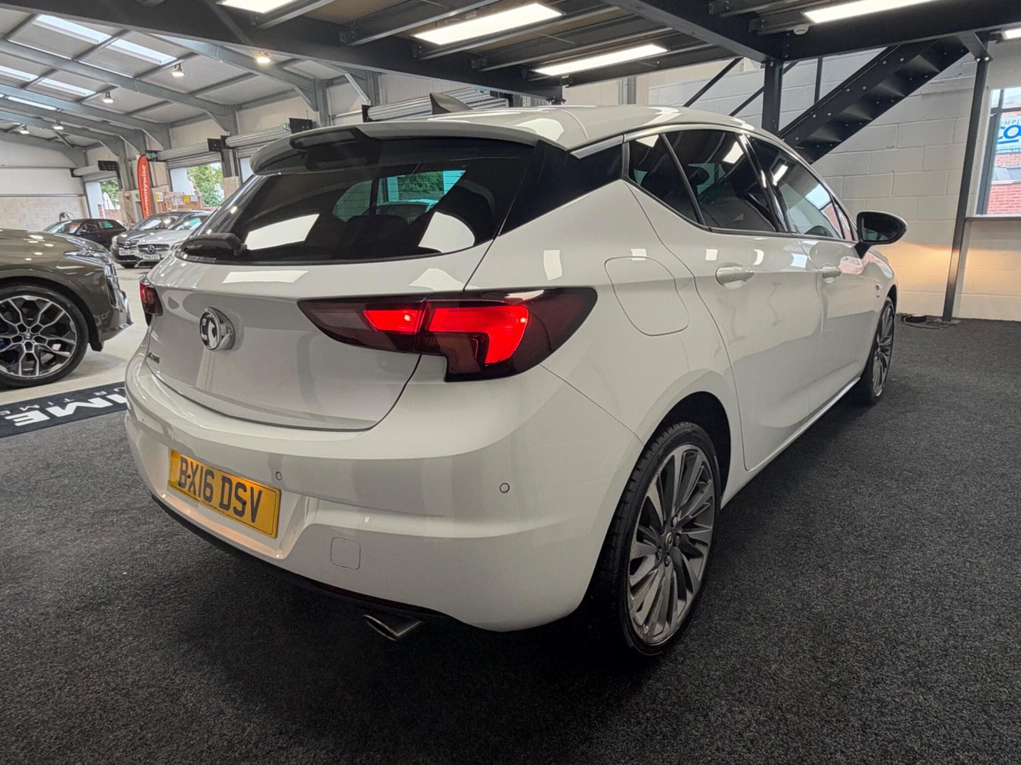 2016 Vauxhall Astra - Thumbnail 7