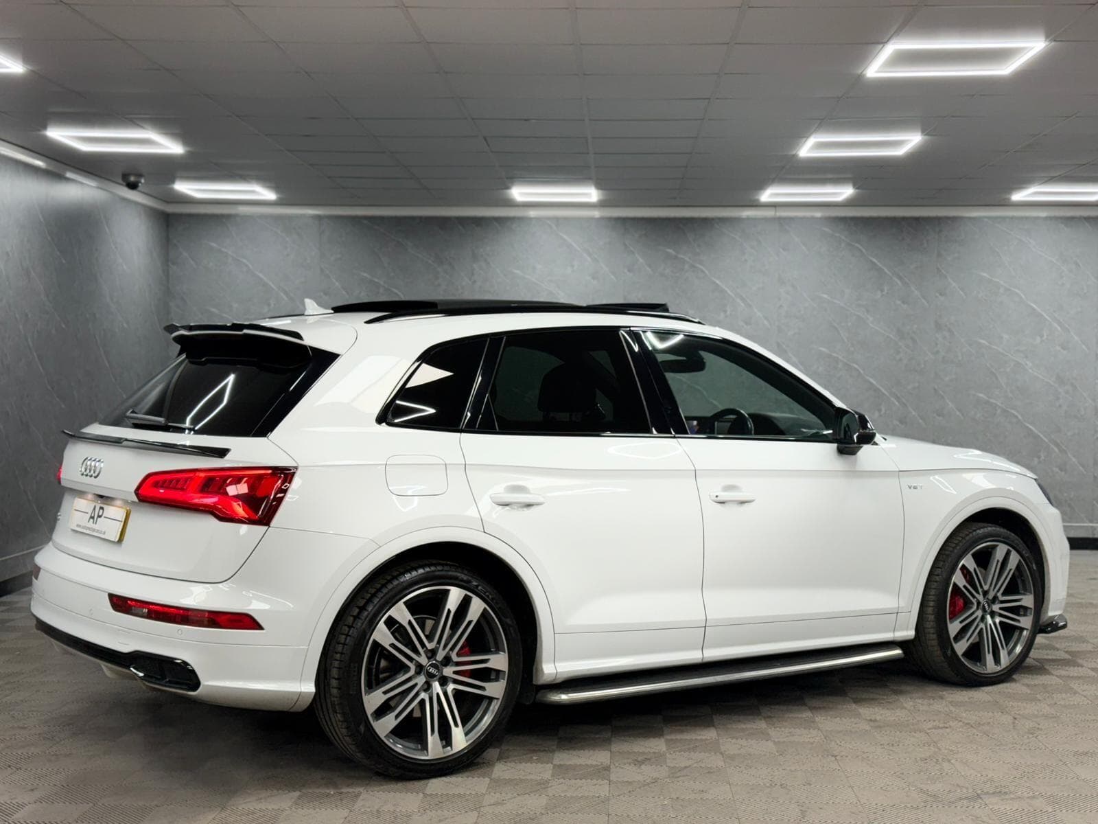 2018 Audi SQ5 - Thumbnail 30