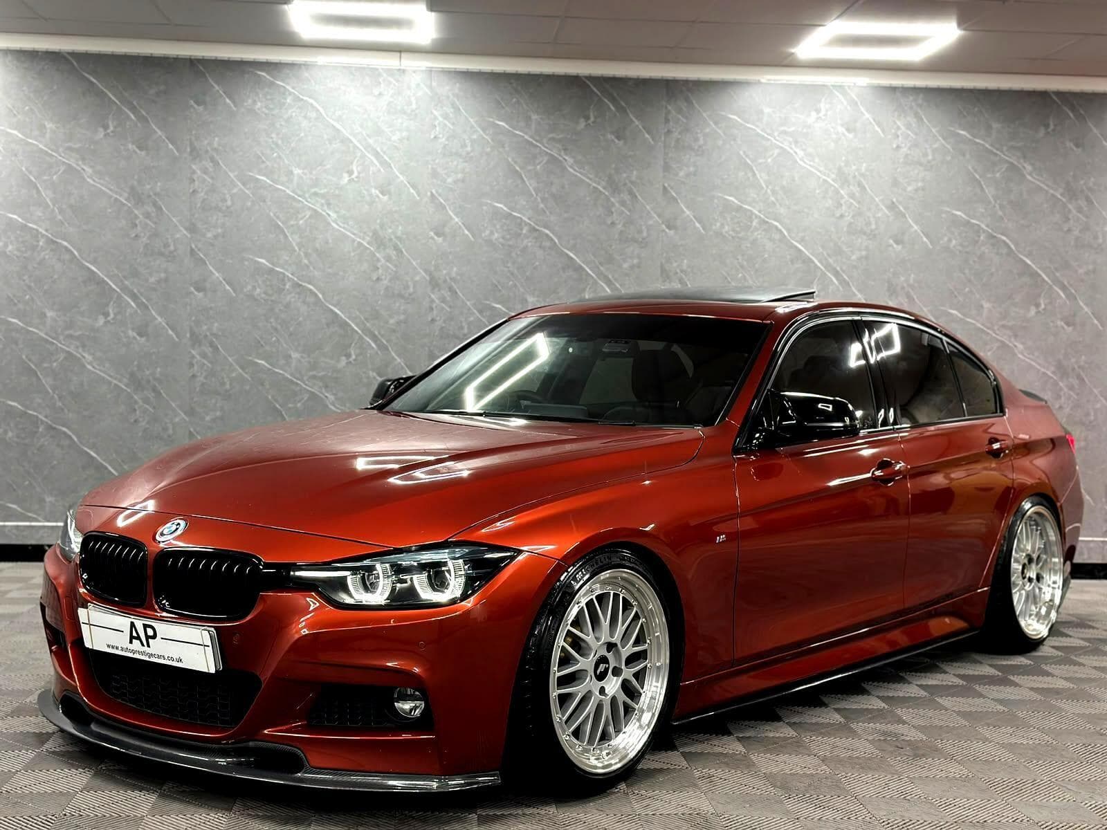 2017 BMW 3 Series - Thumbnail 3