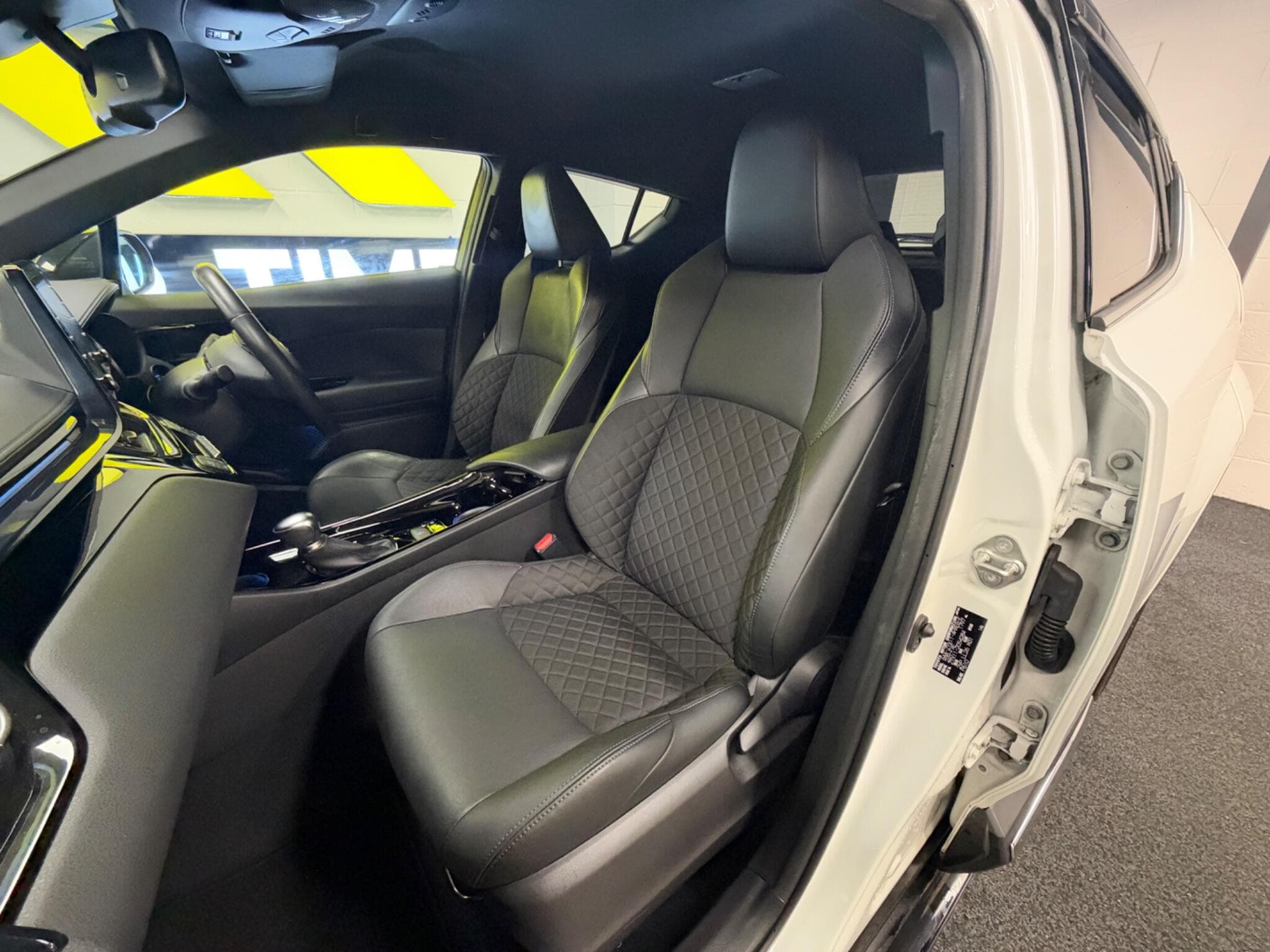 2022 Toyota C-HR - Thumbnail 32