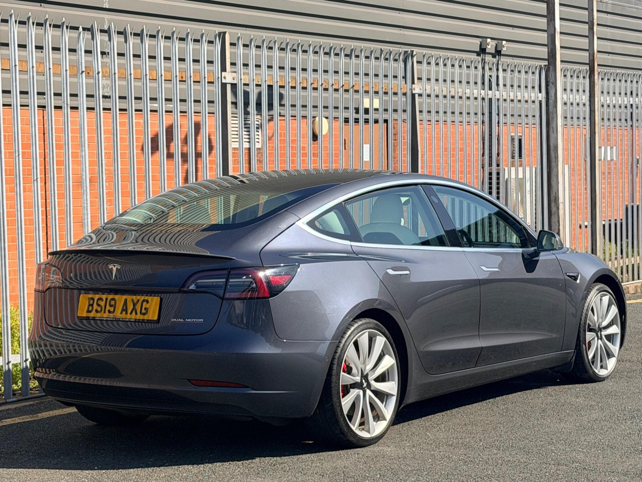 2019 Tesla Model 3 - Thumbnail 3
