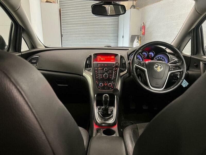 2012 Vauxhall Astra - Thumbnail 38