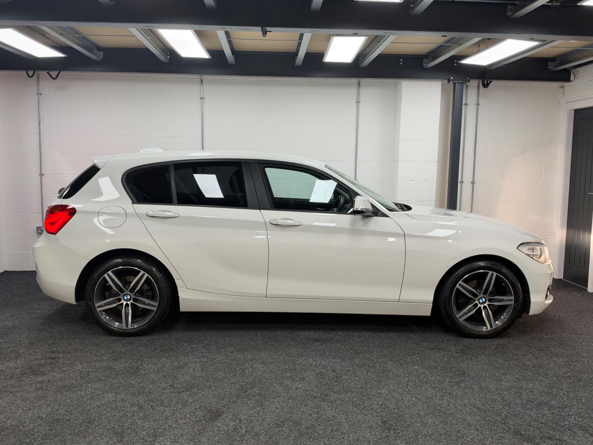 2017 BMW 1 Series - Thumbnail 8