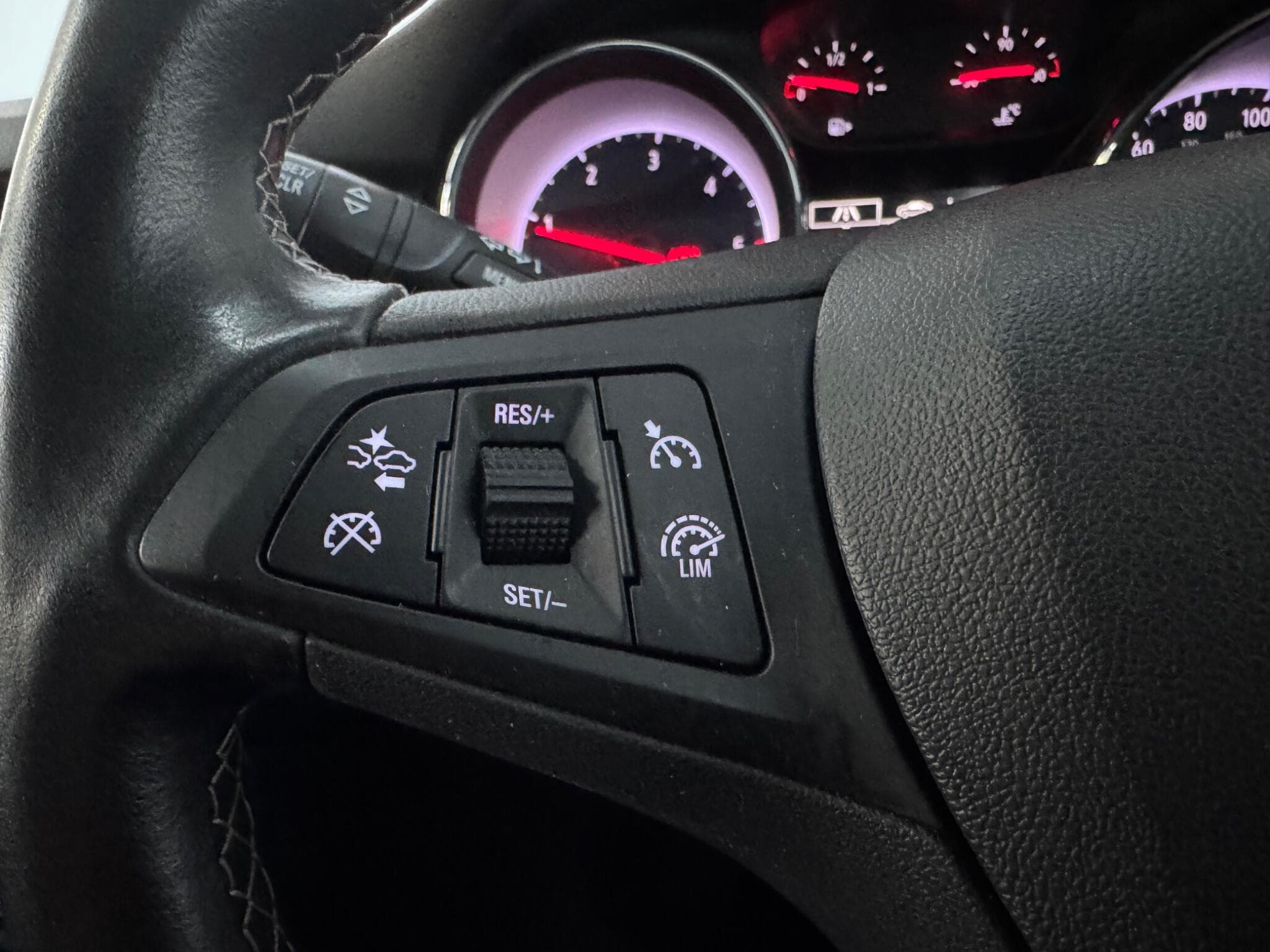 2019 Vauxhall Astra - Thumbnail 19