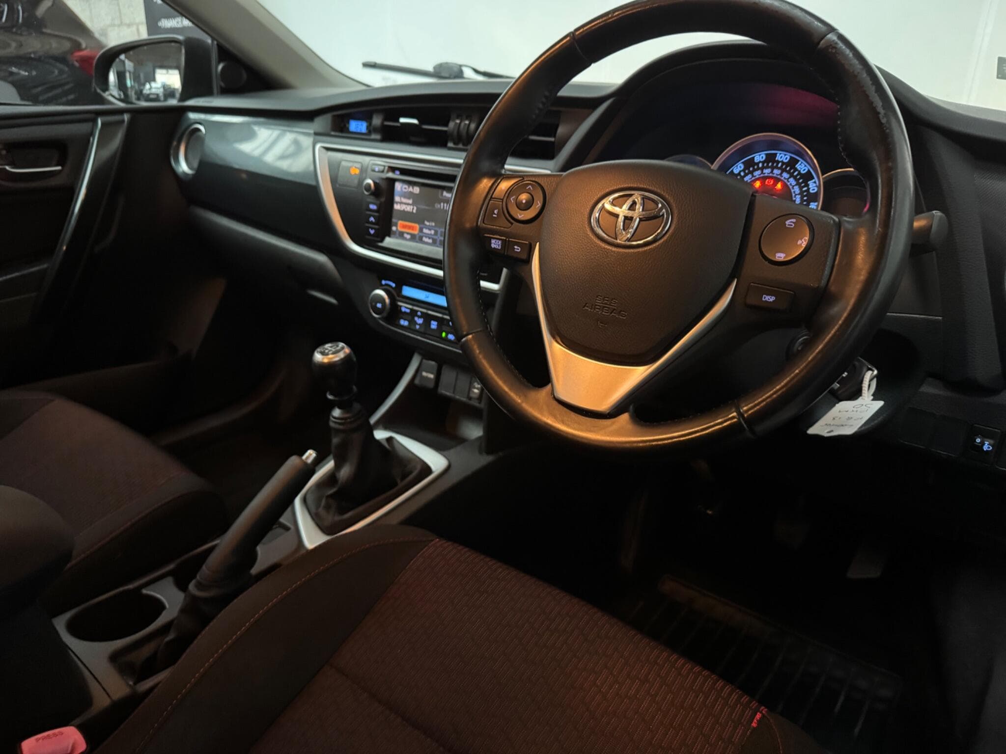 2013 Toyota Auris - Image 4