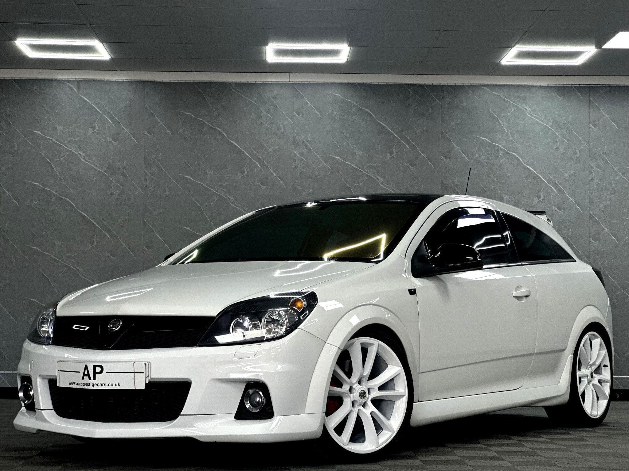 2010 Vauxhall Astra - Image 1
