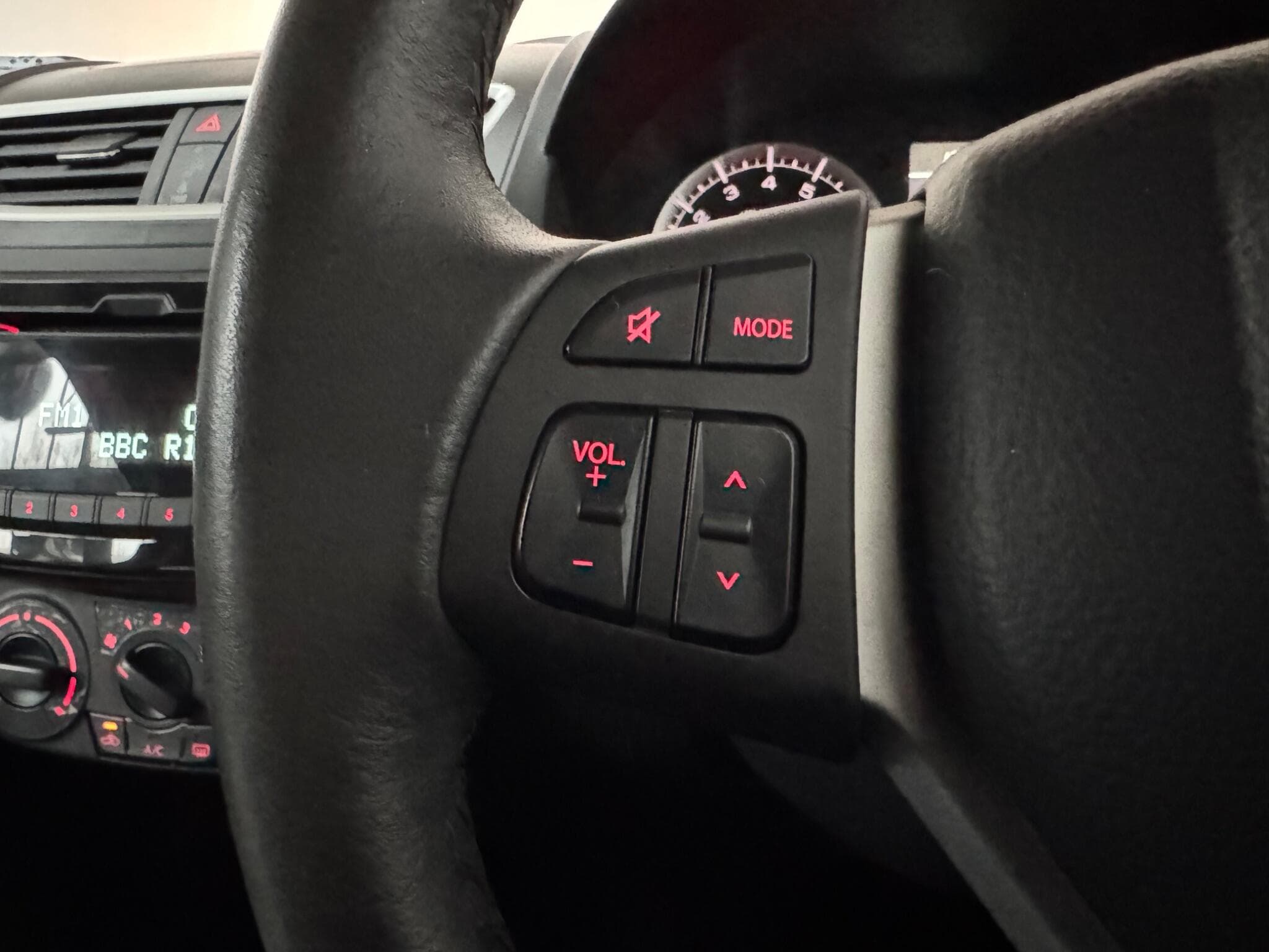 2012 Suzuki Swift - Thumbnail 15