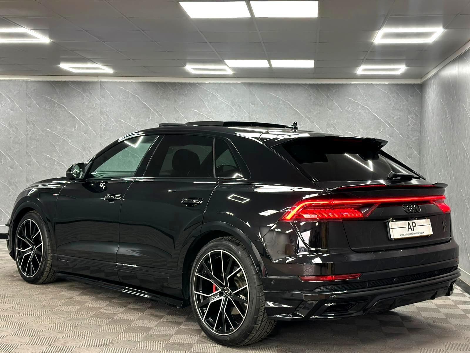 2019 Audi Q8 - Thumbnail 7