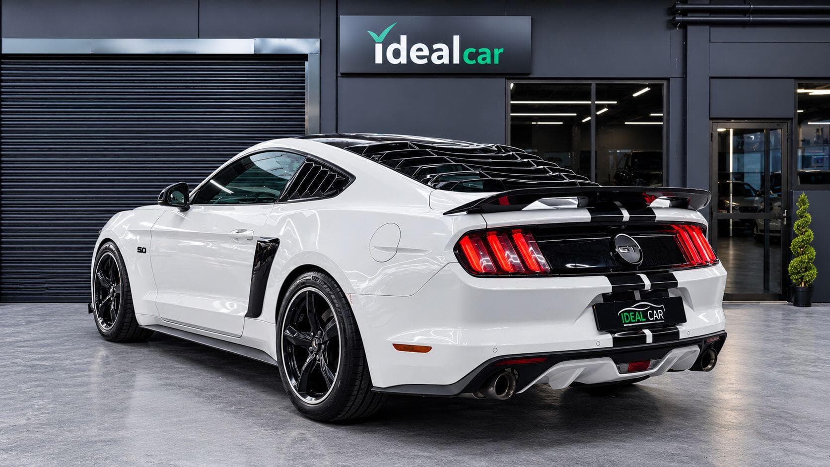 2016 Ford Mustang - Thumbnail 2