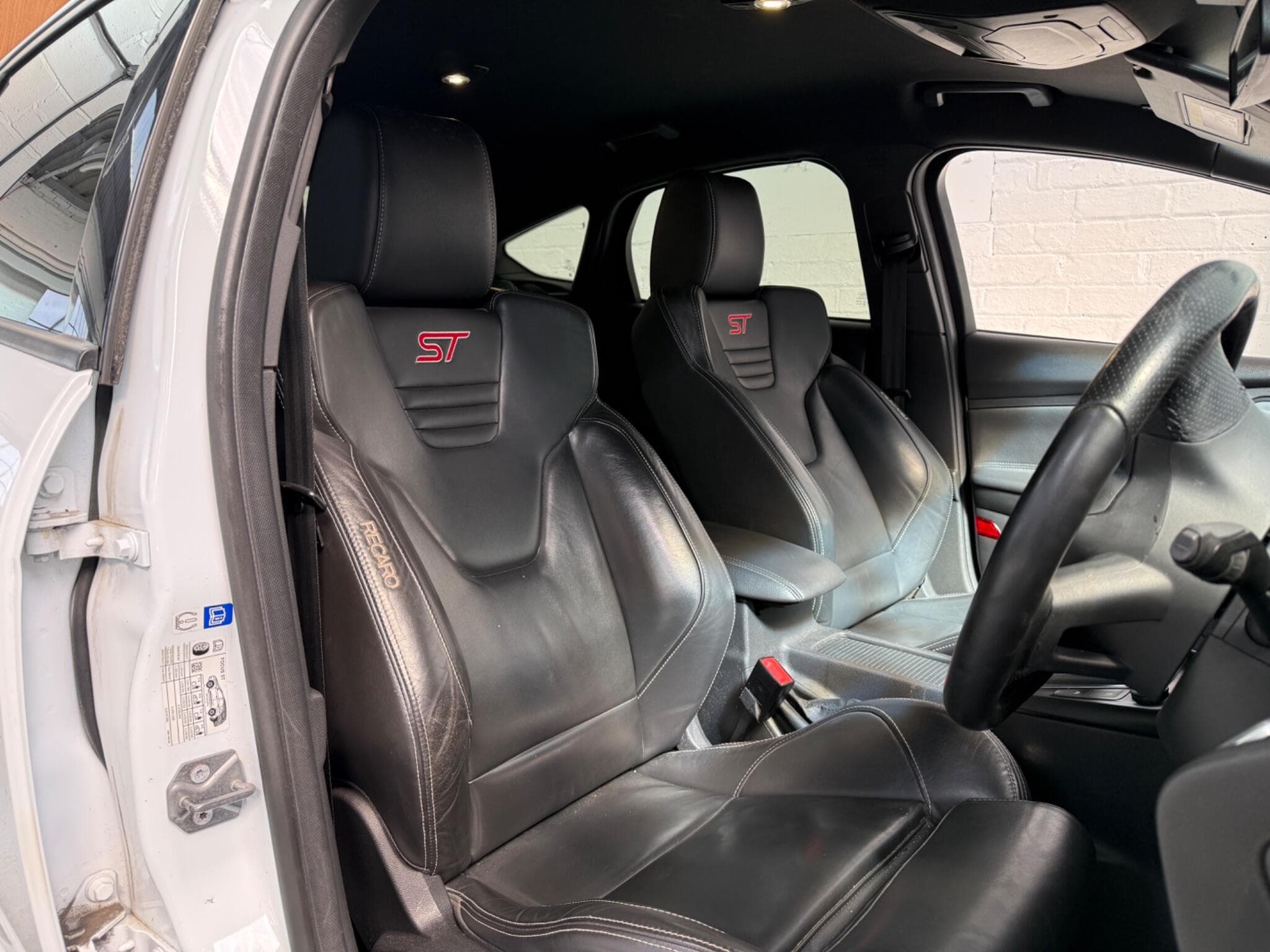 2016 Ford Focus - Thumbnail 14