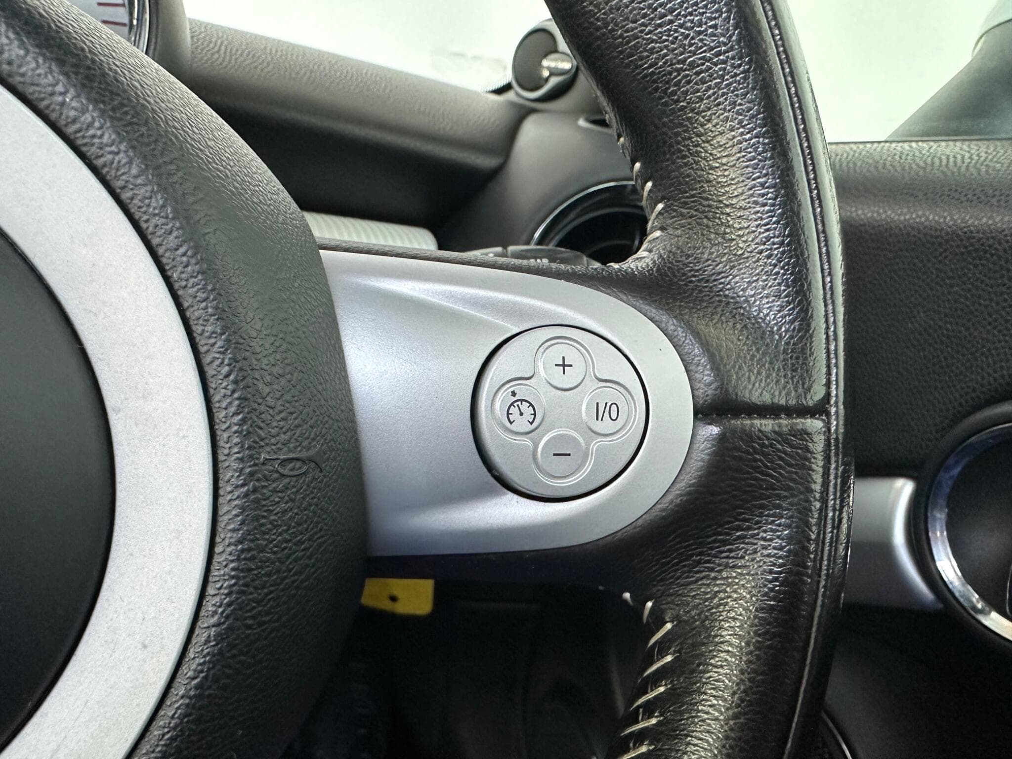 2010 MINI Hatch - Thumbnail 11