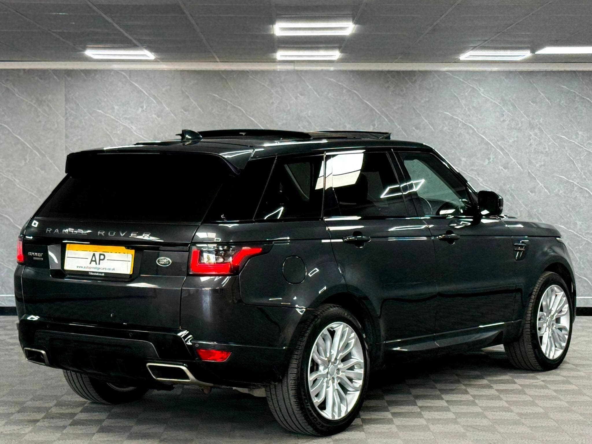 2018 Land Rover Range Rover Sport - Thumbnail 2