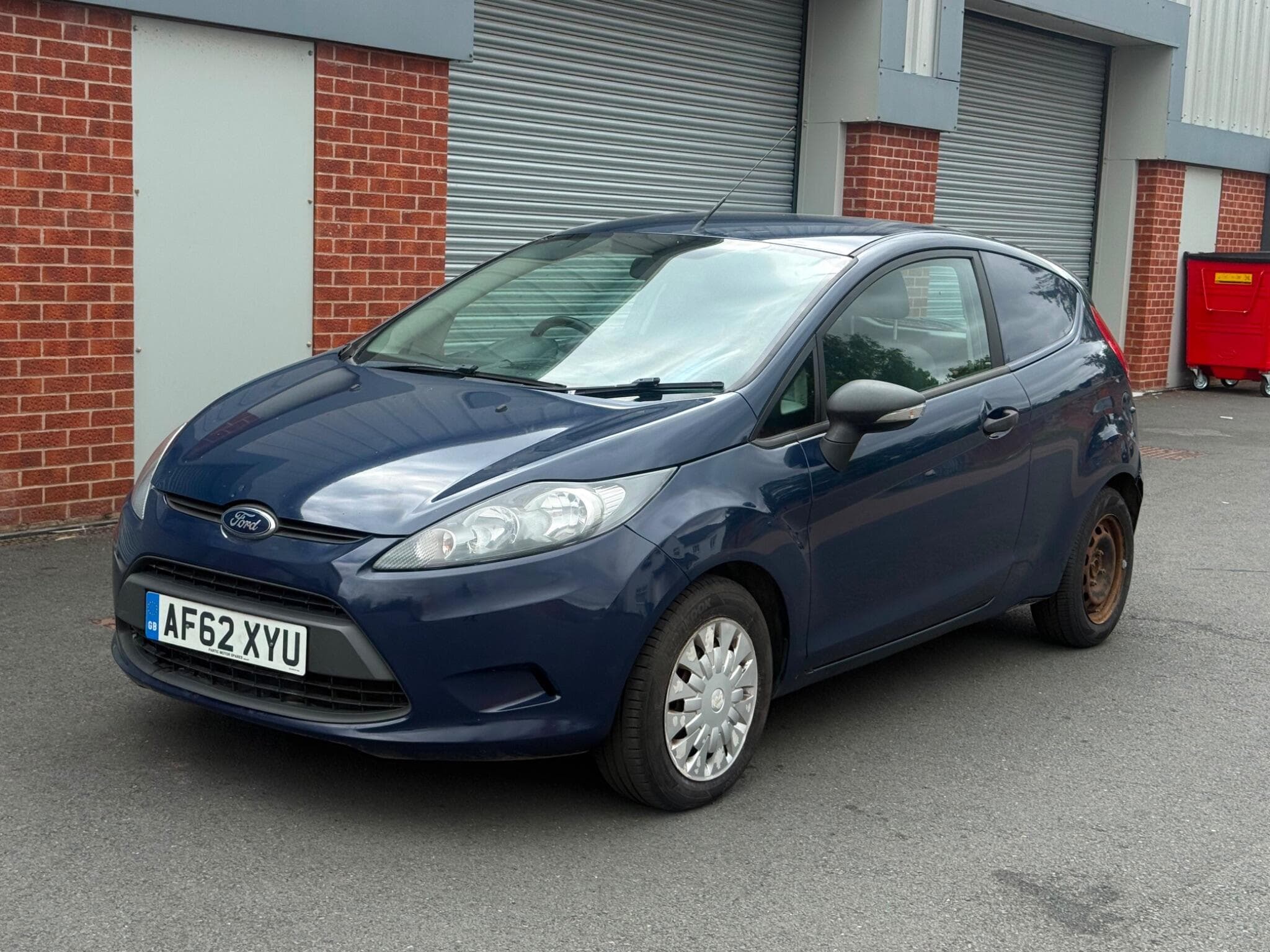 2012 Ford Fiesta Van - Thumbnail 8