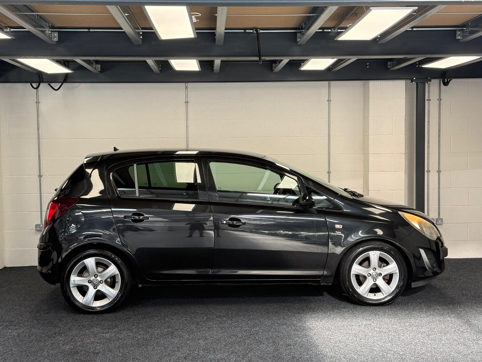 2012 Vauxhall Corsa - Thumbnail 2