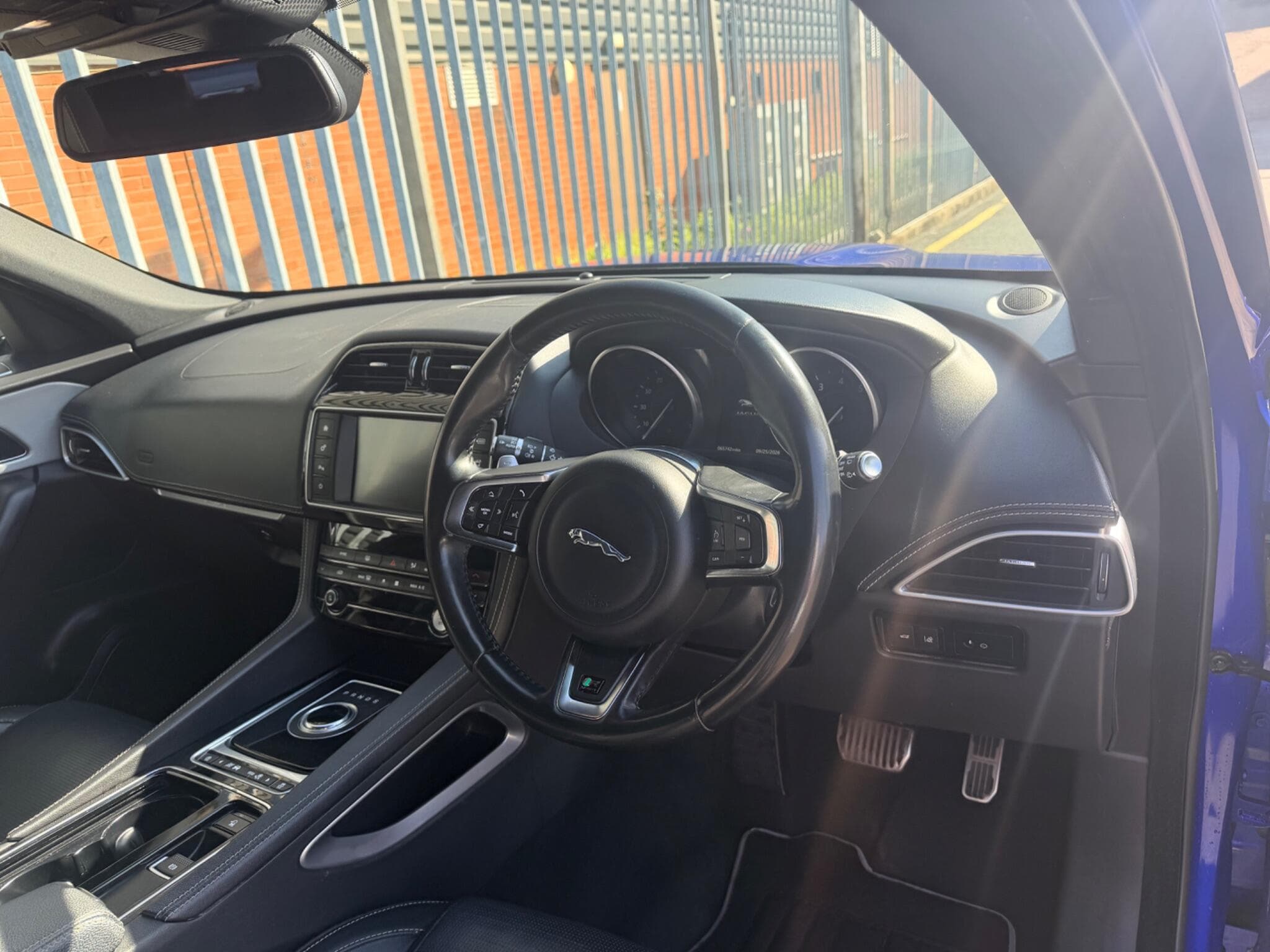 2017 Jaguar F-PACE - Thumbnail 7