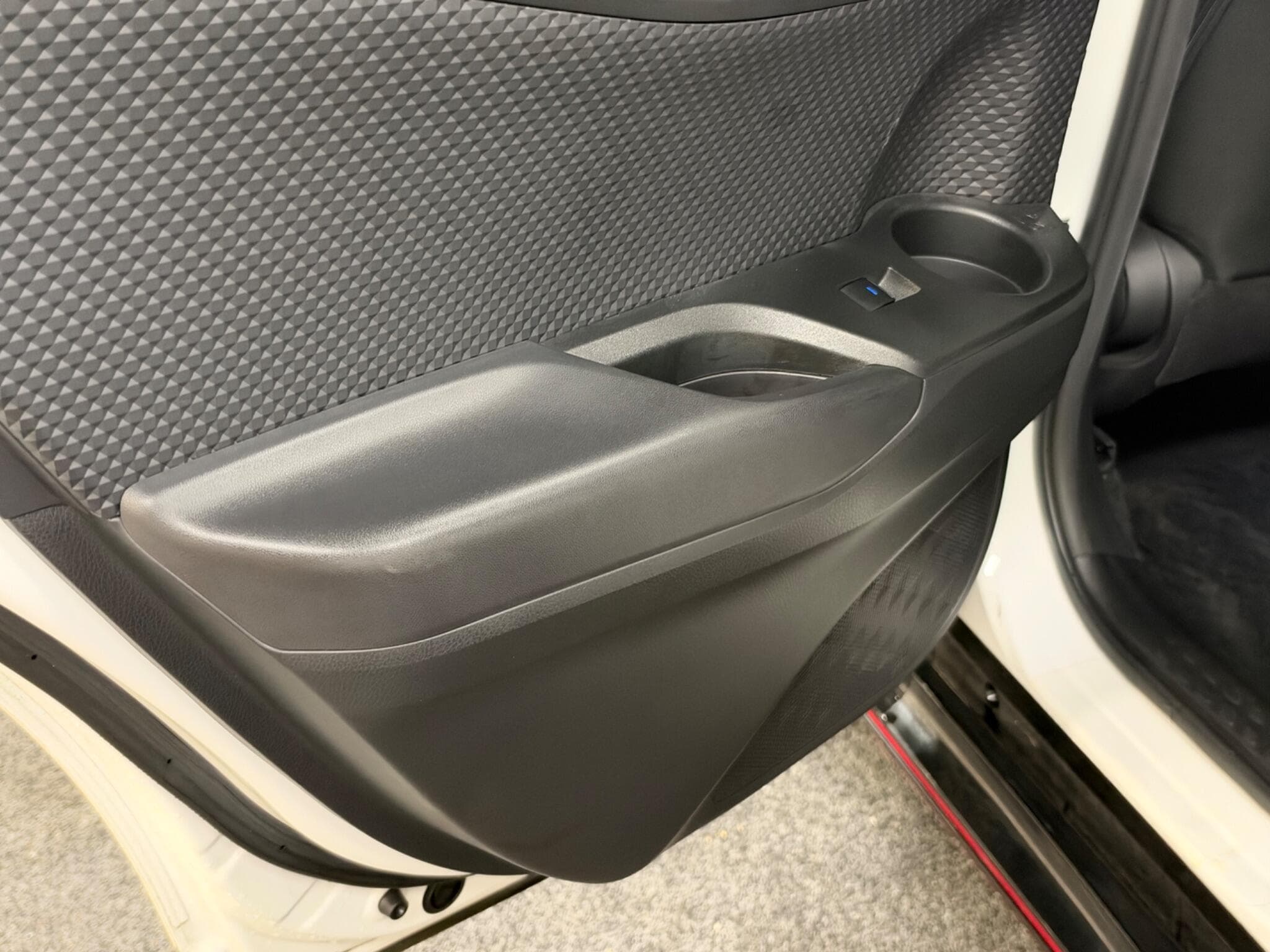2022 Toyota C-HR - Thumbnail 22