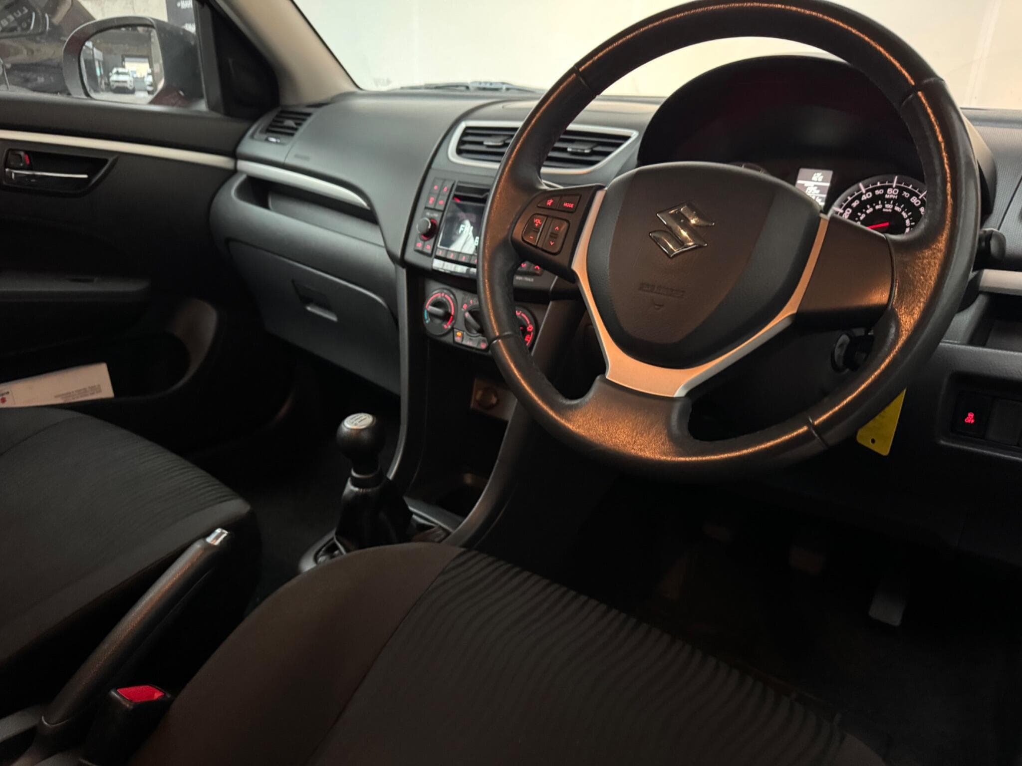 2012 Suzuki Swift - Thumbnail 4