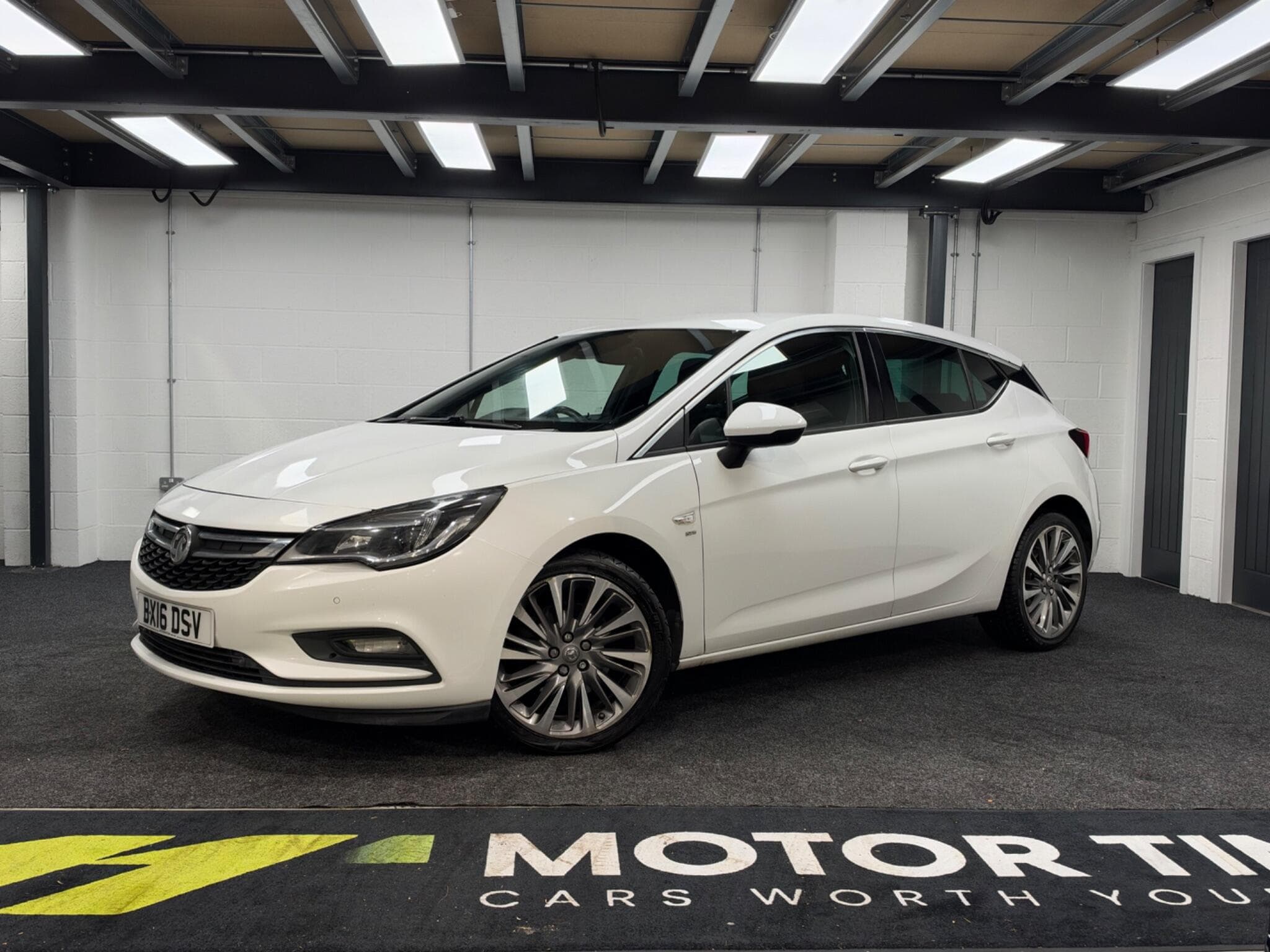 2016 Vauxhall Astra - Image 1