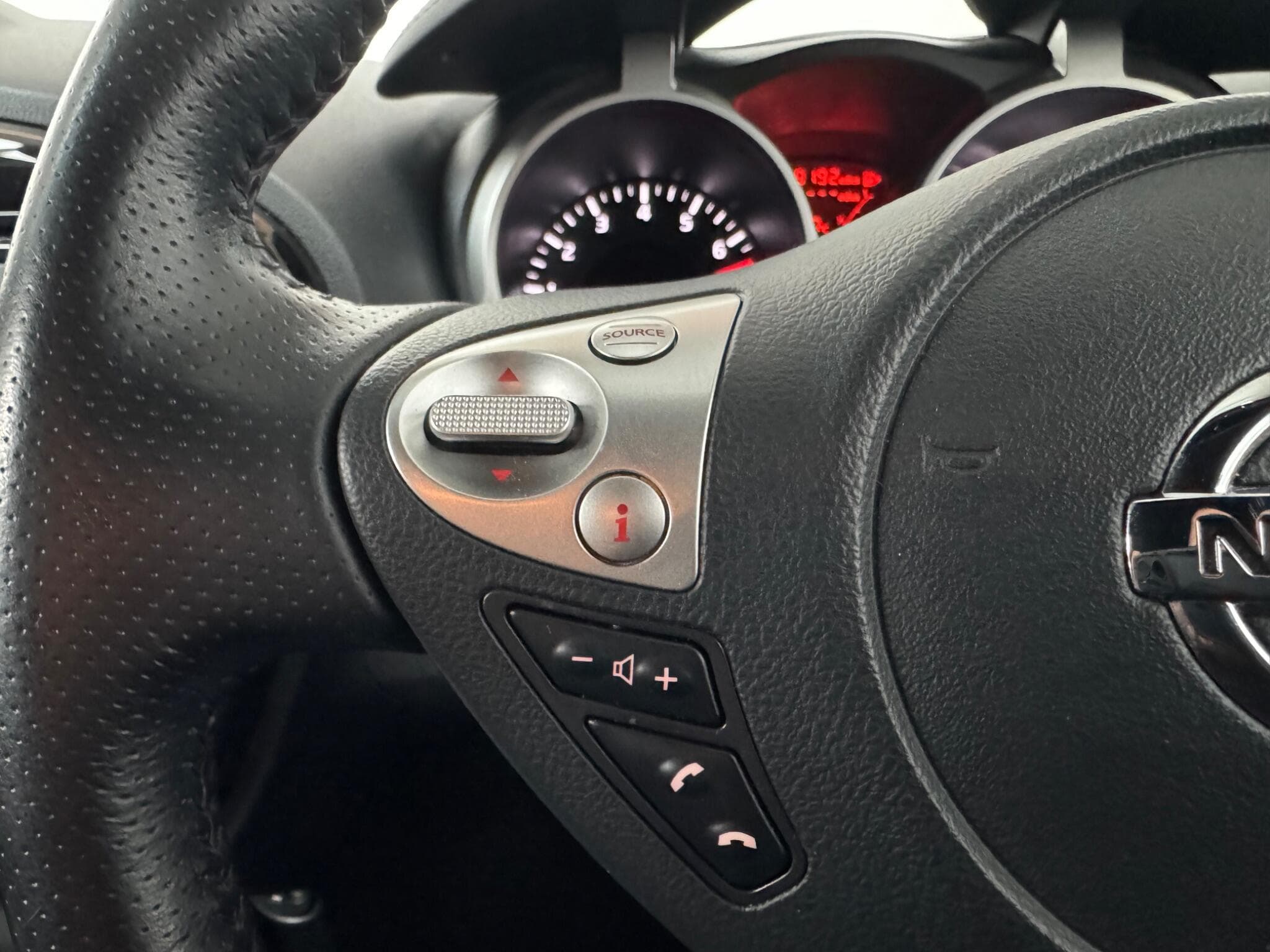 2016 Nissan Juke - Thumbnail 23